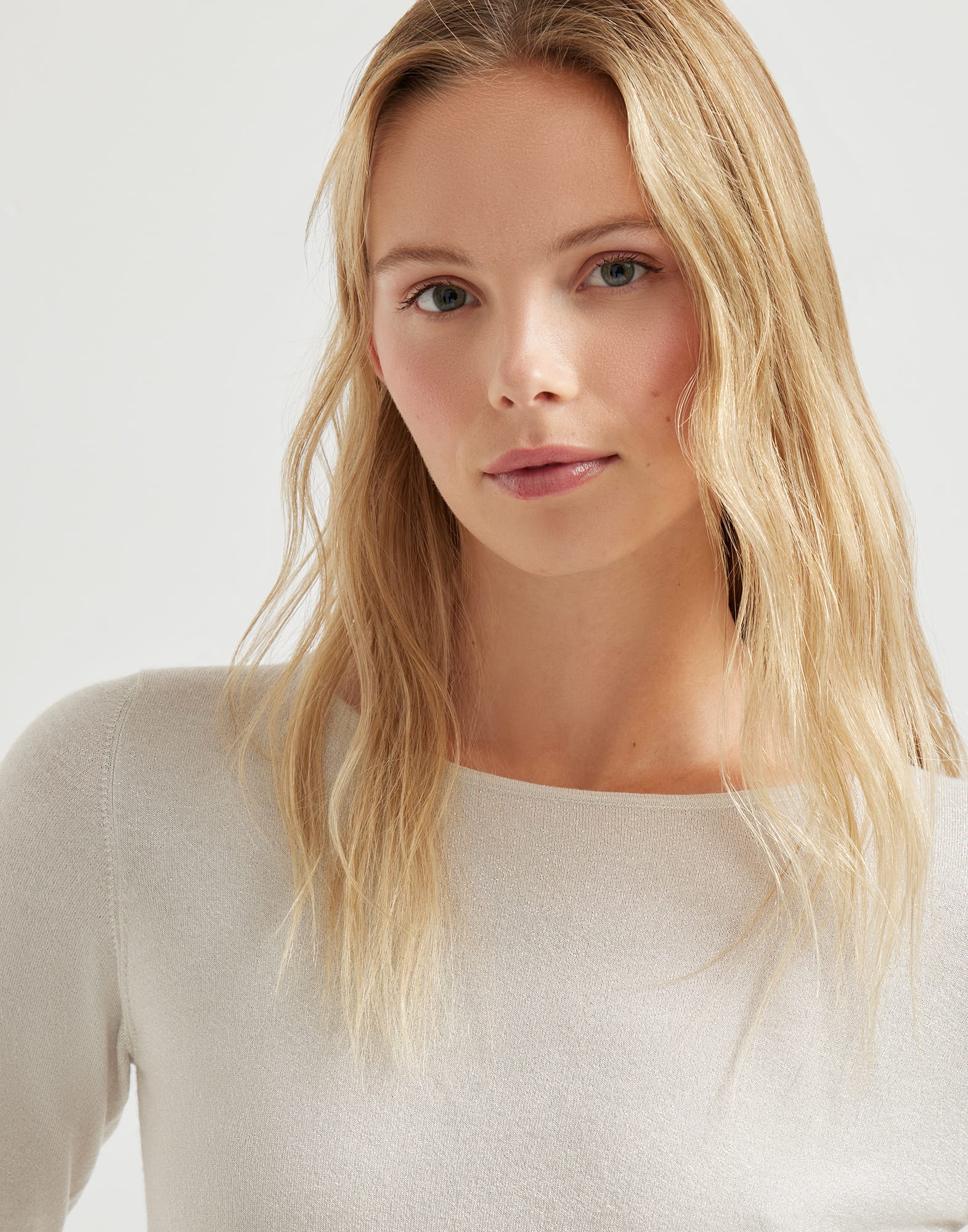 Широкий вырез - Детальный вид - Посмотреть во весь экран