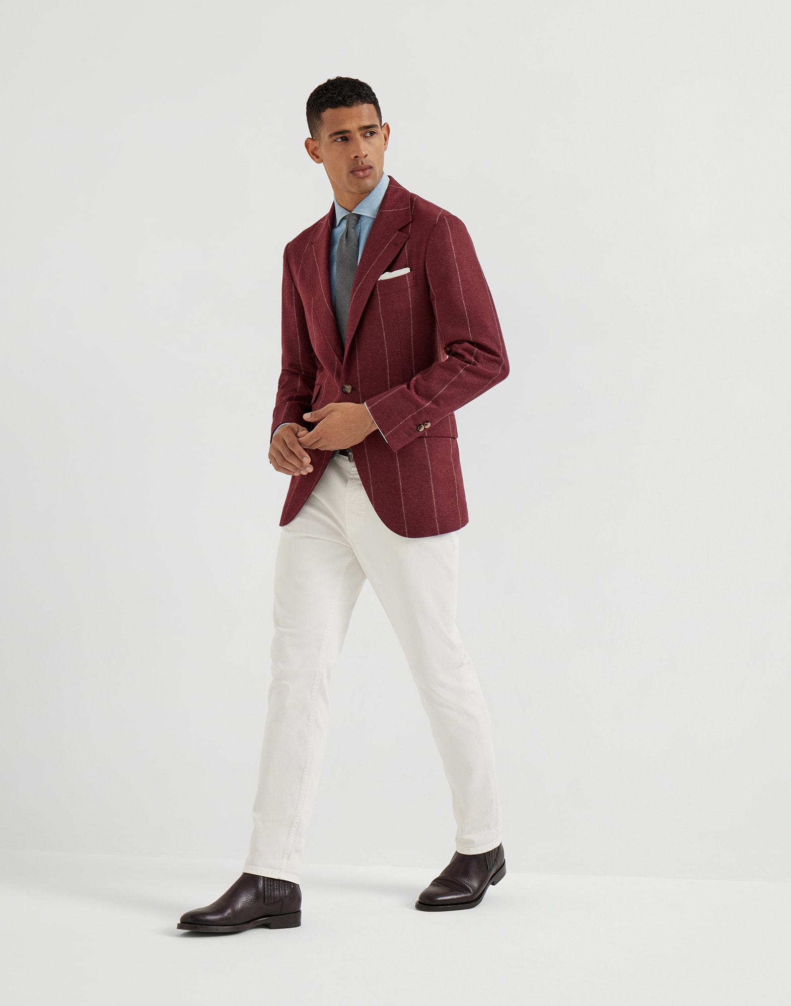 252MOUTFIT23 image number 0