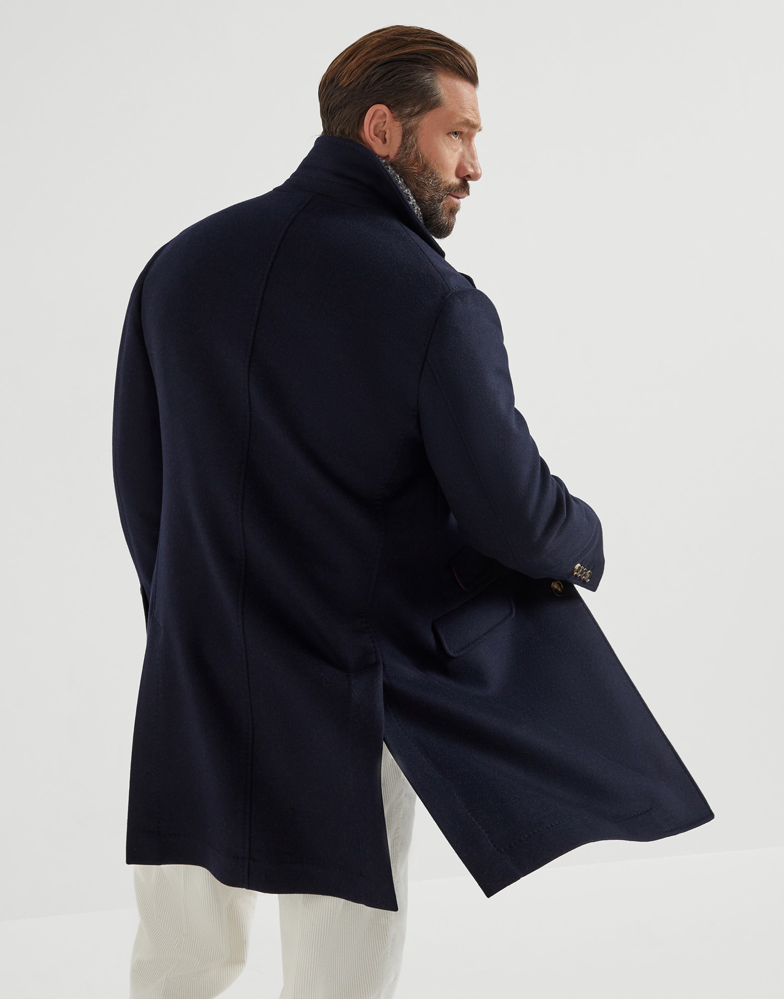 大衣 - 小编视角 - 正面观看 - 全屏观看