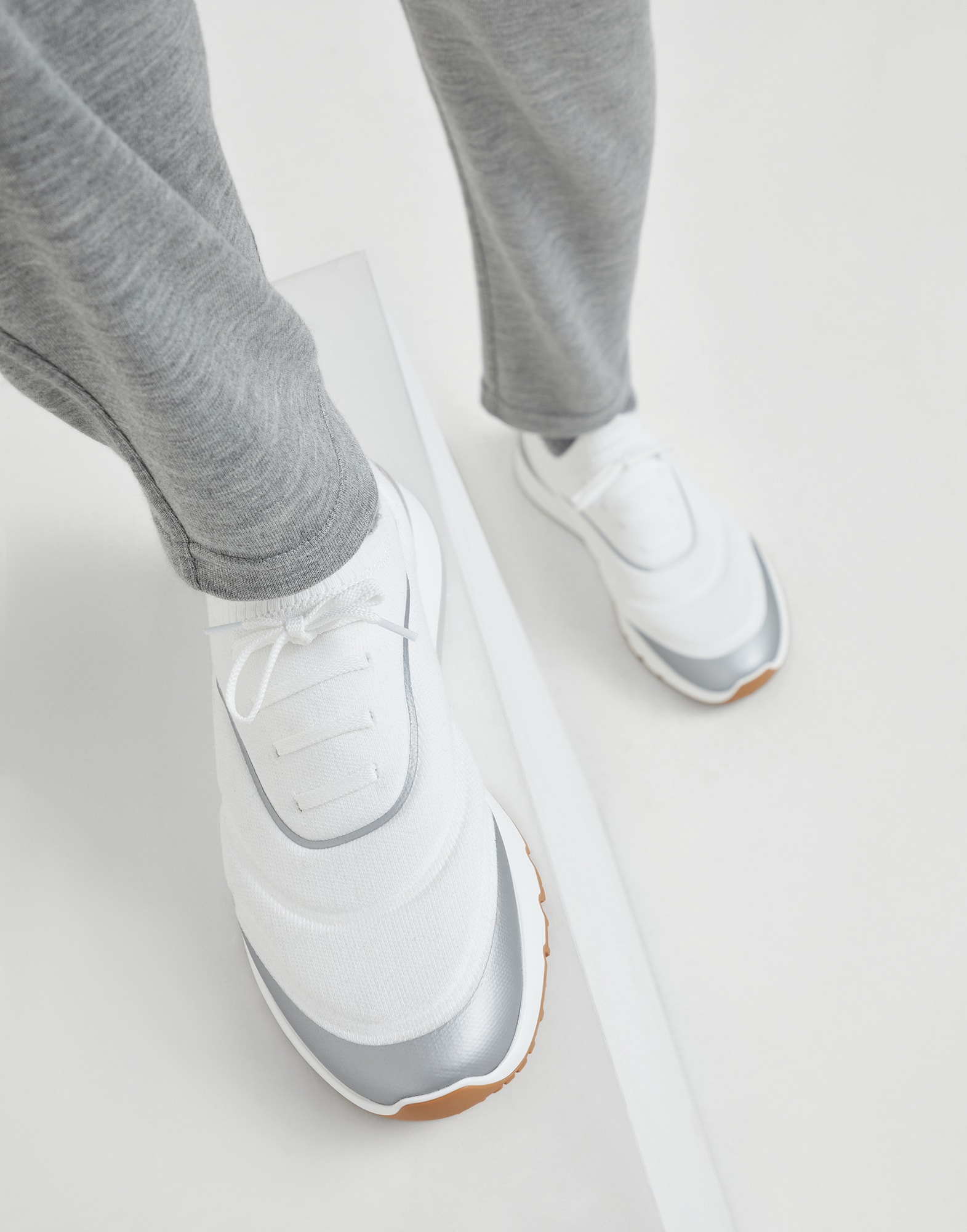 Трикотажные кроссовки - Редакционная фотография - Посмотреть во весь экран