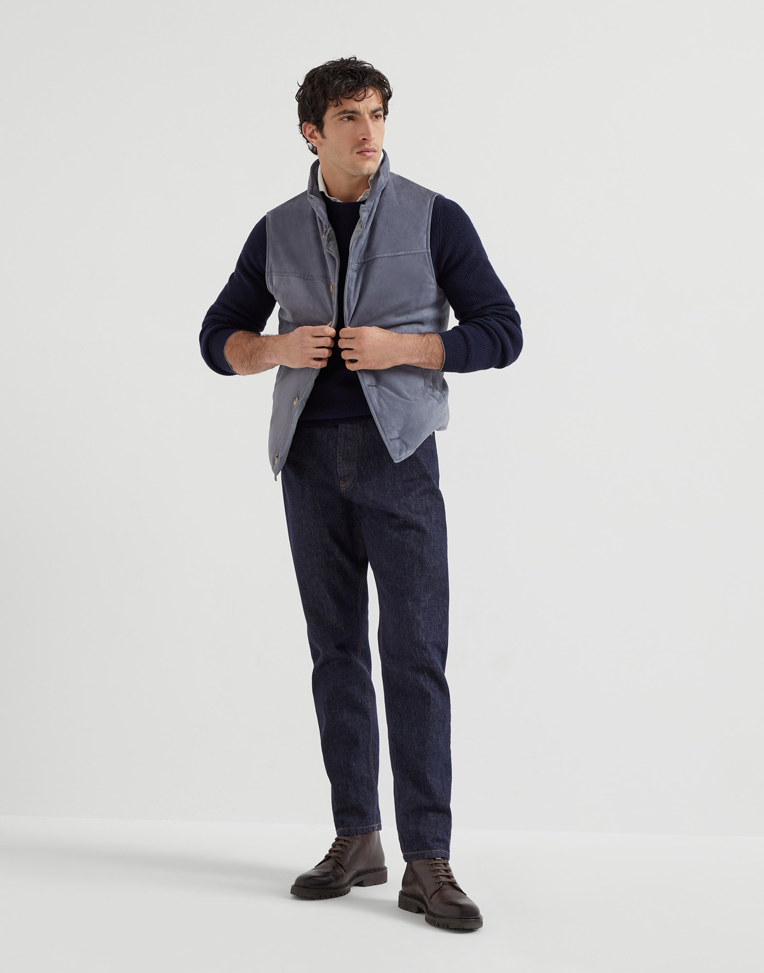 皮革 - 全身视角 - 正面观看 - 全屏观看