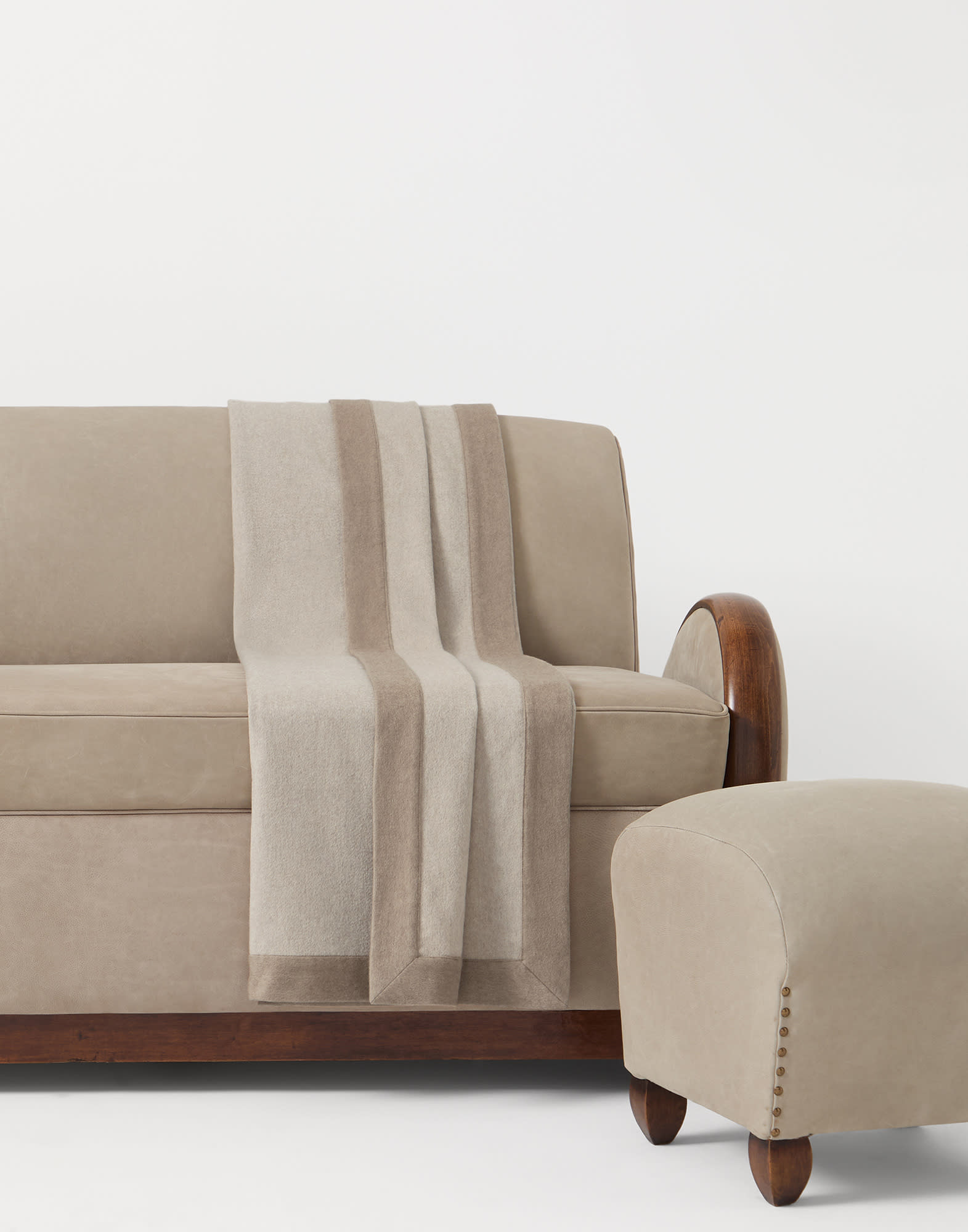 Cashmere throw with contrasting border Beige Lifestyle - Brunello Cucinelli