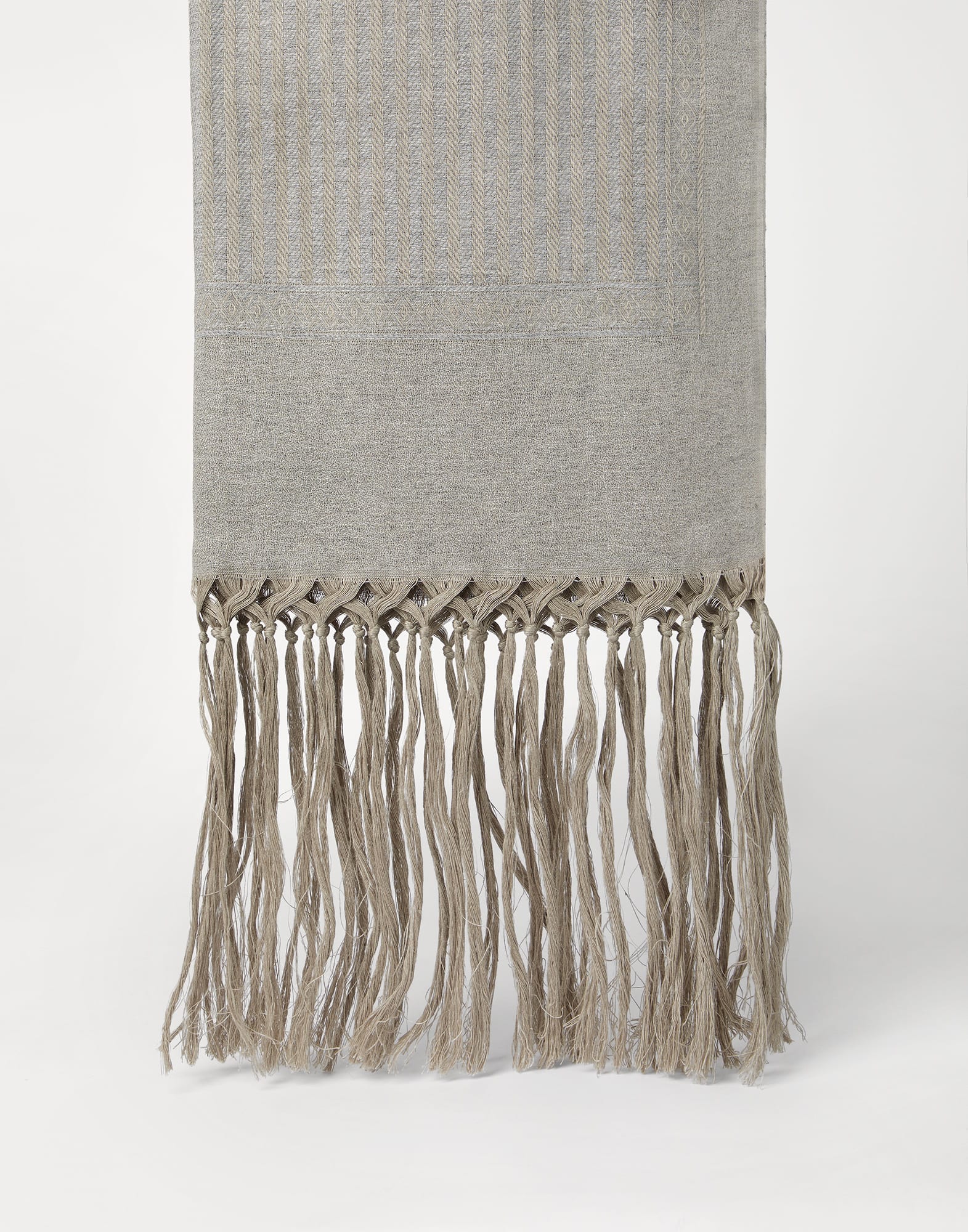 Chevron towel Medium Grey Lifestyle - Brunello Cucinelli