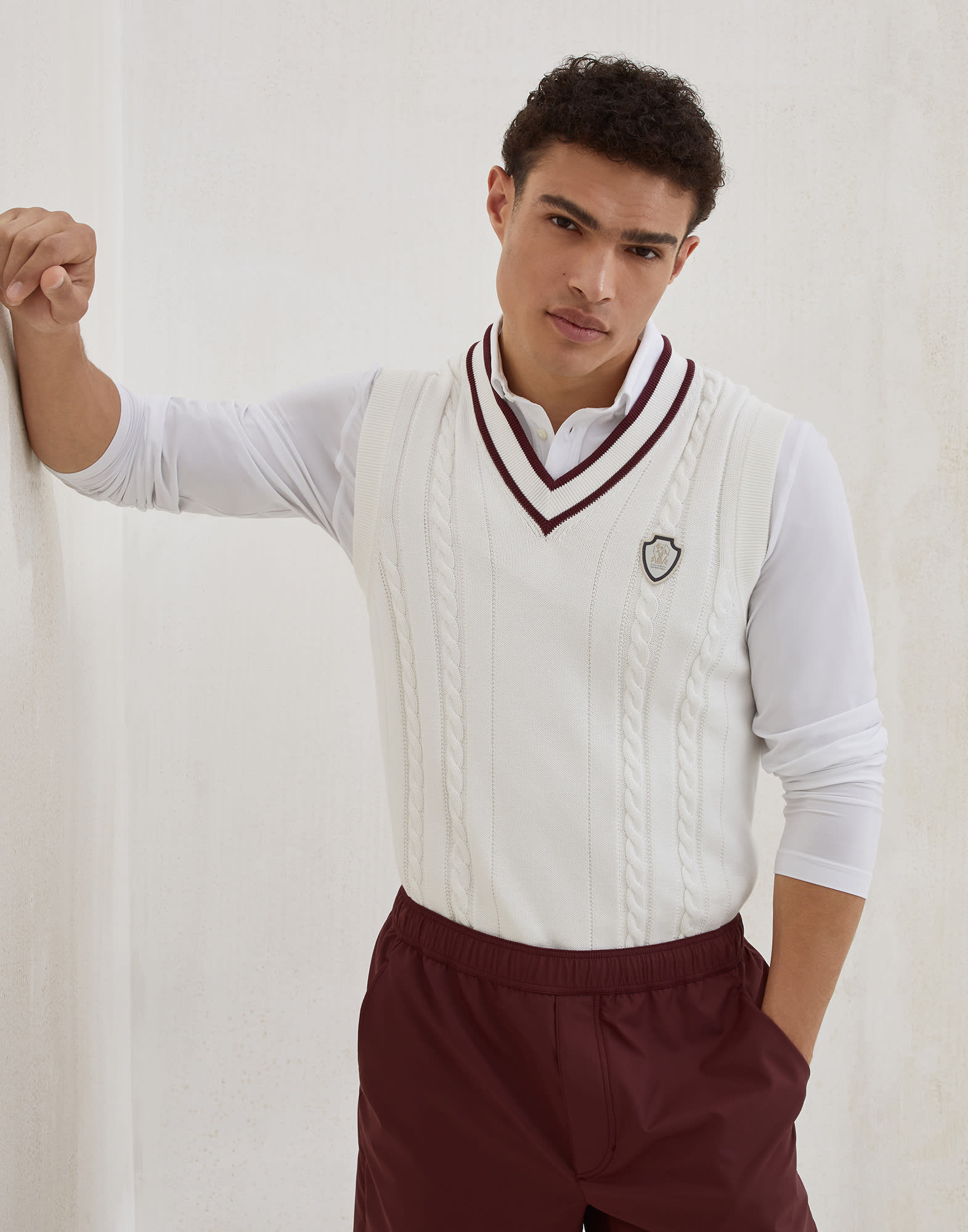 V-neck - Editorial view - View Full Screen