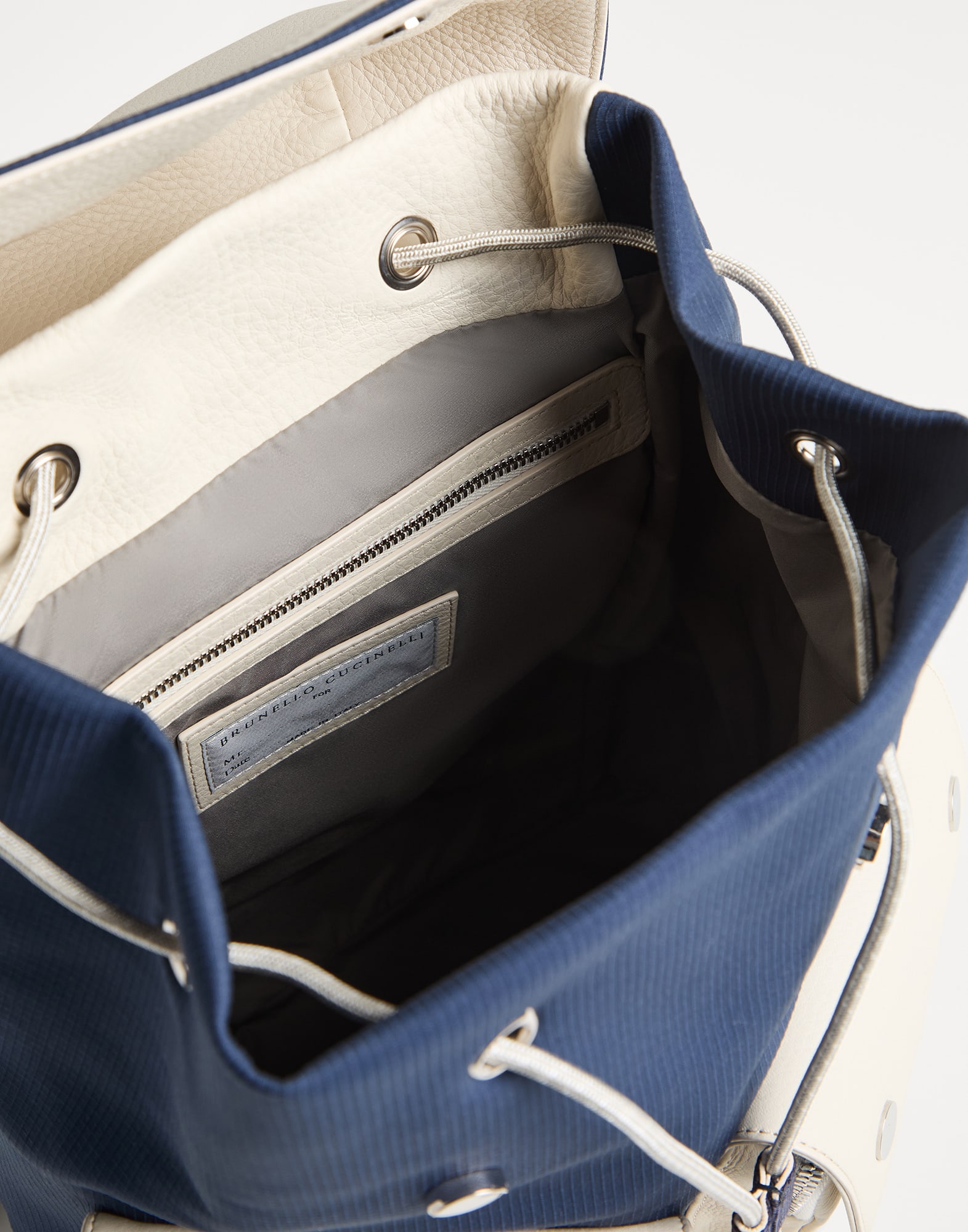 Taschen - Komplettansicht - Vollbildmodus