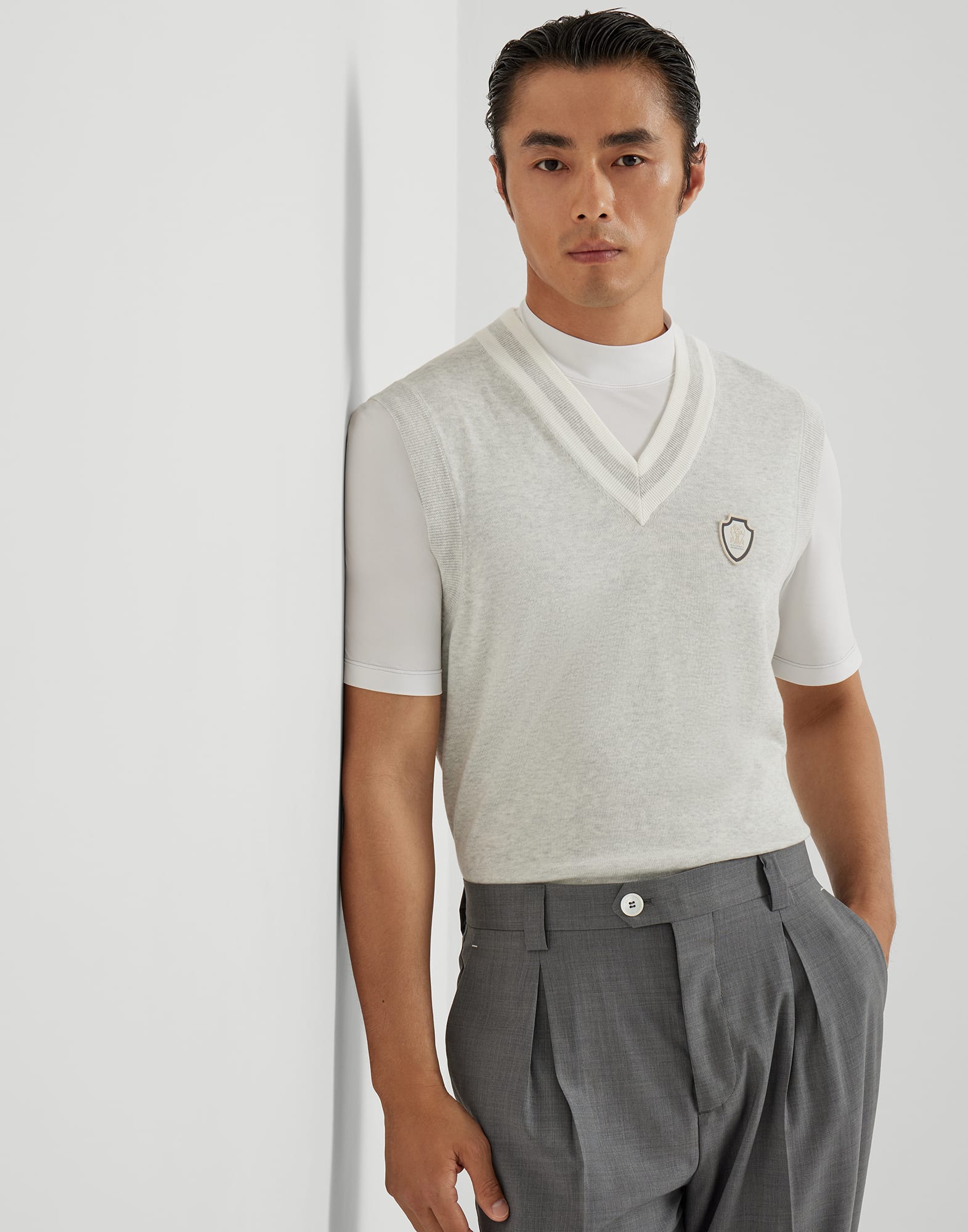 V字领针织衫 - 小编视角 - 正面观看 - 全屏观看