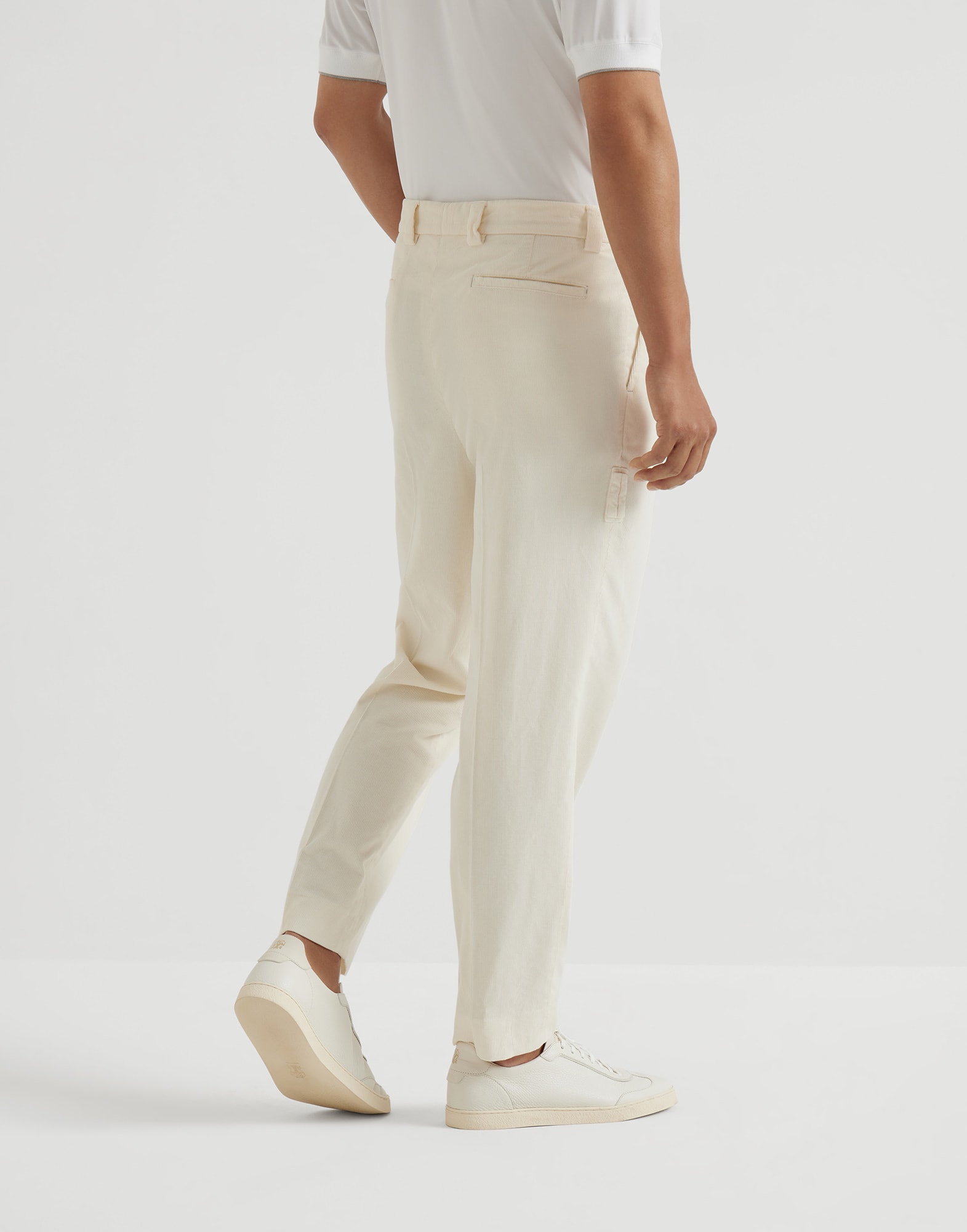 Брюки с защипами - Вид сзади - Посмотреть во весь экран