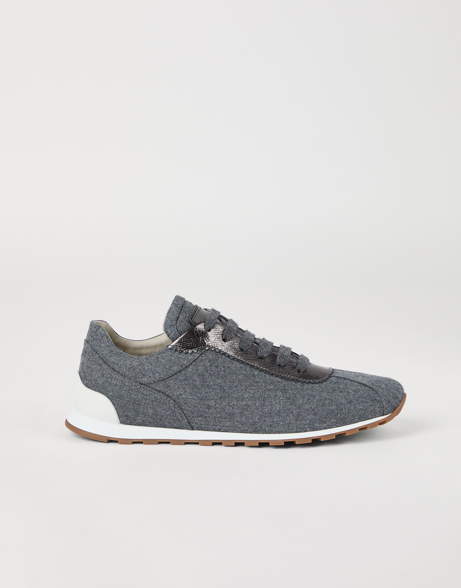 Sneakers - Full look - View Full Screen