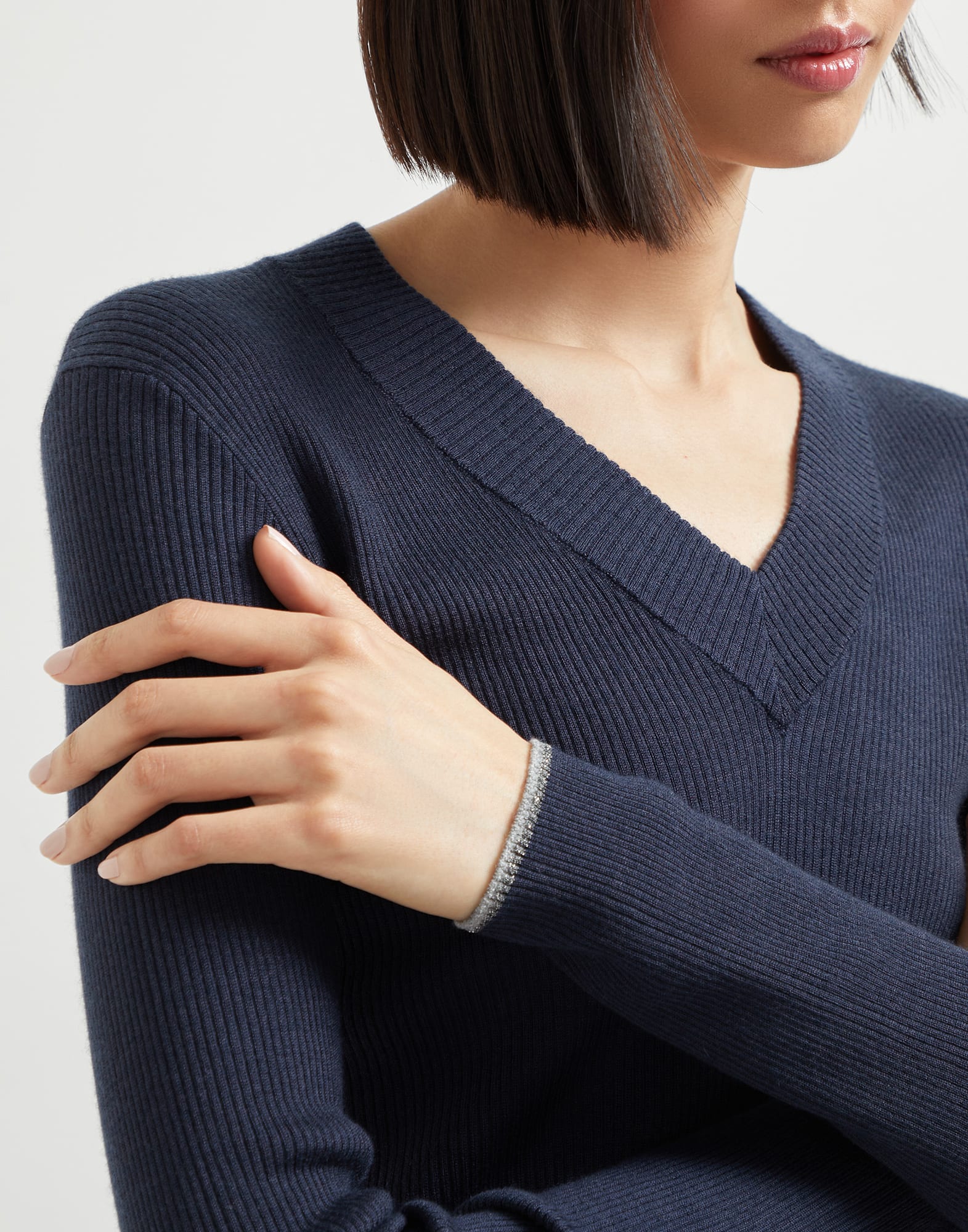 V-образный вырез - Детальный вид - Посмотреть во весь экран