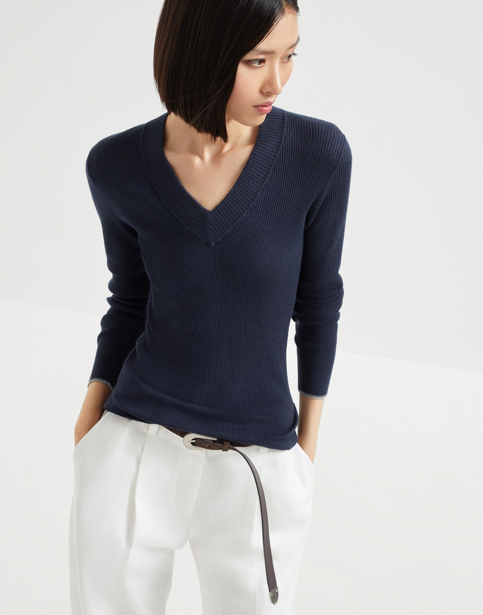 V-образный вырез - Редакционная фотография - Посмотреть во весь экран