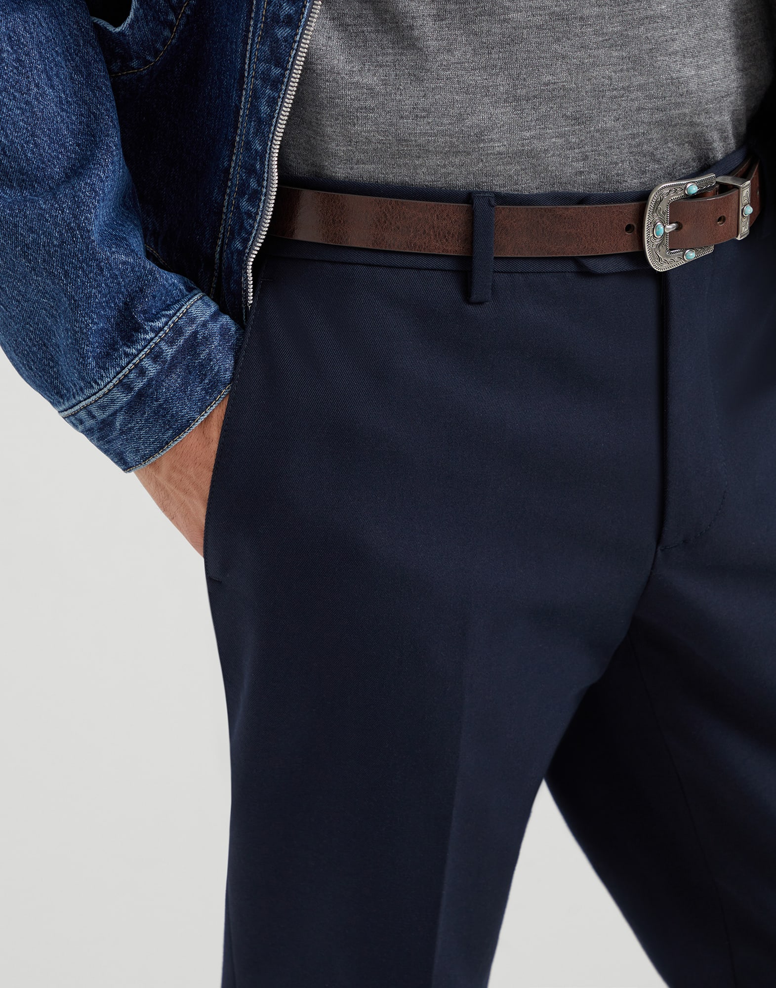 Брюки без защипов - Детальный вид - Посмотреть во весь экран