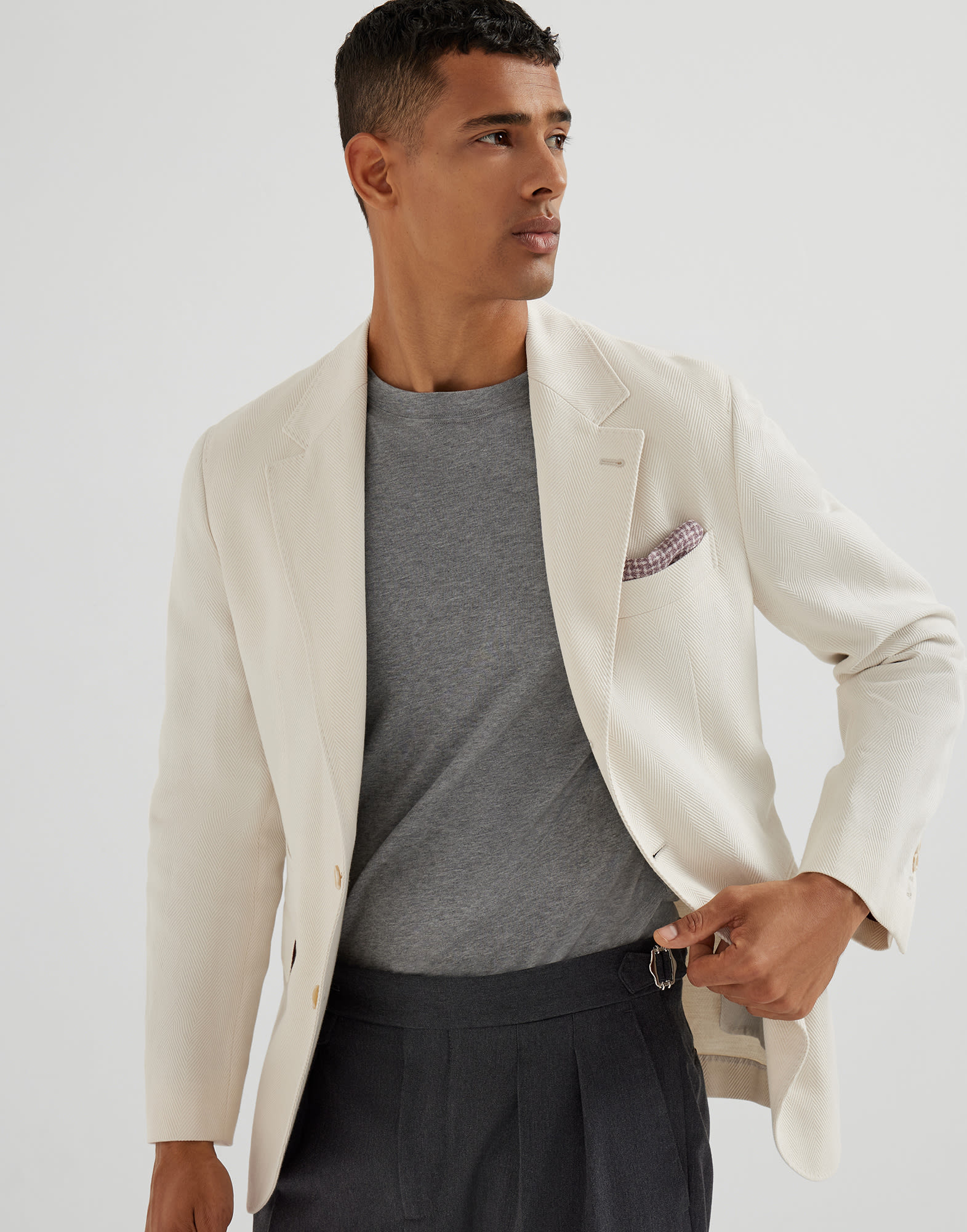 Футболка с короткими рукавами - Редакционная фотография - Посмотреть во весь экран