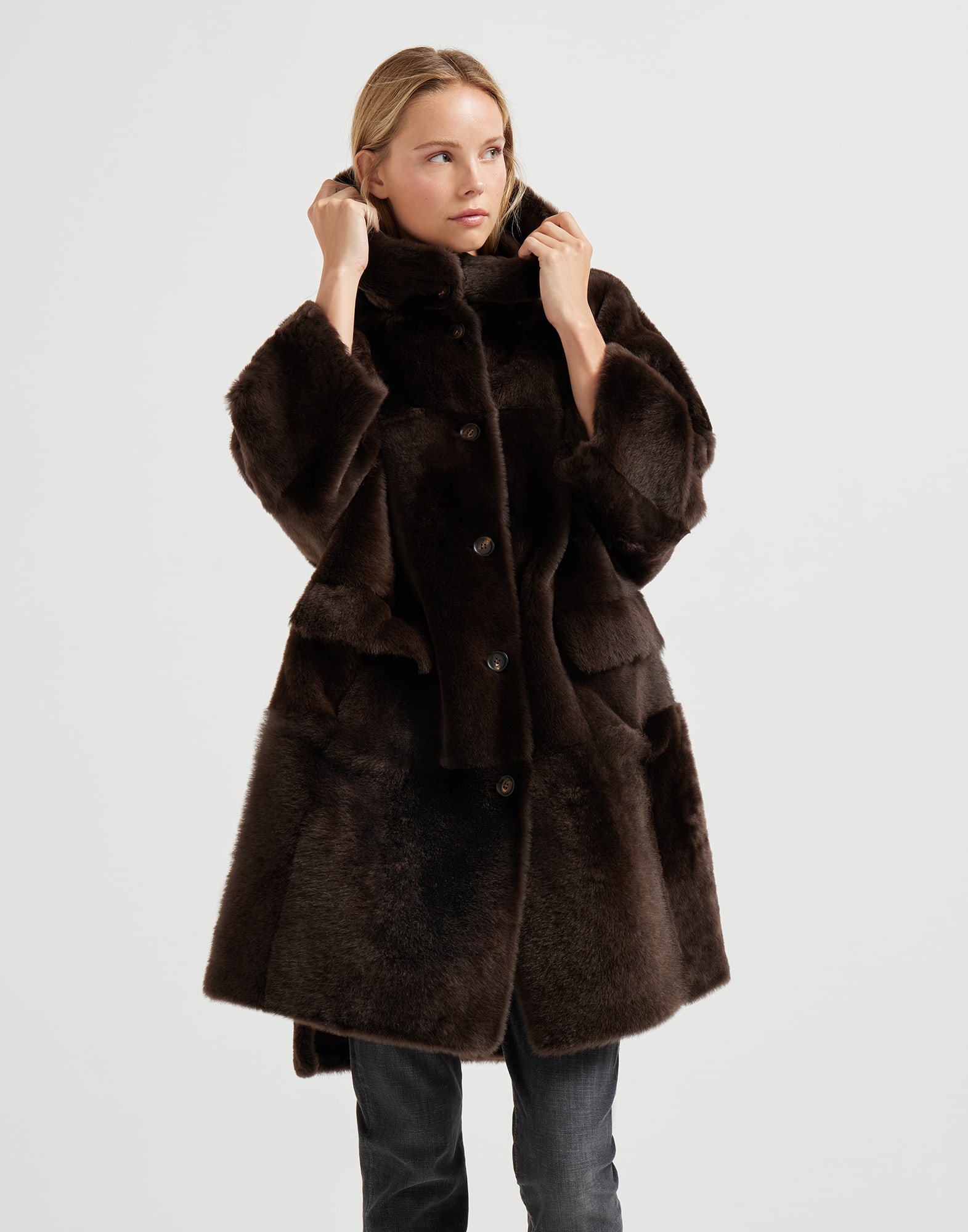 皮革 - 正面视角 - 正面观看 - 全屏观看