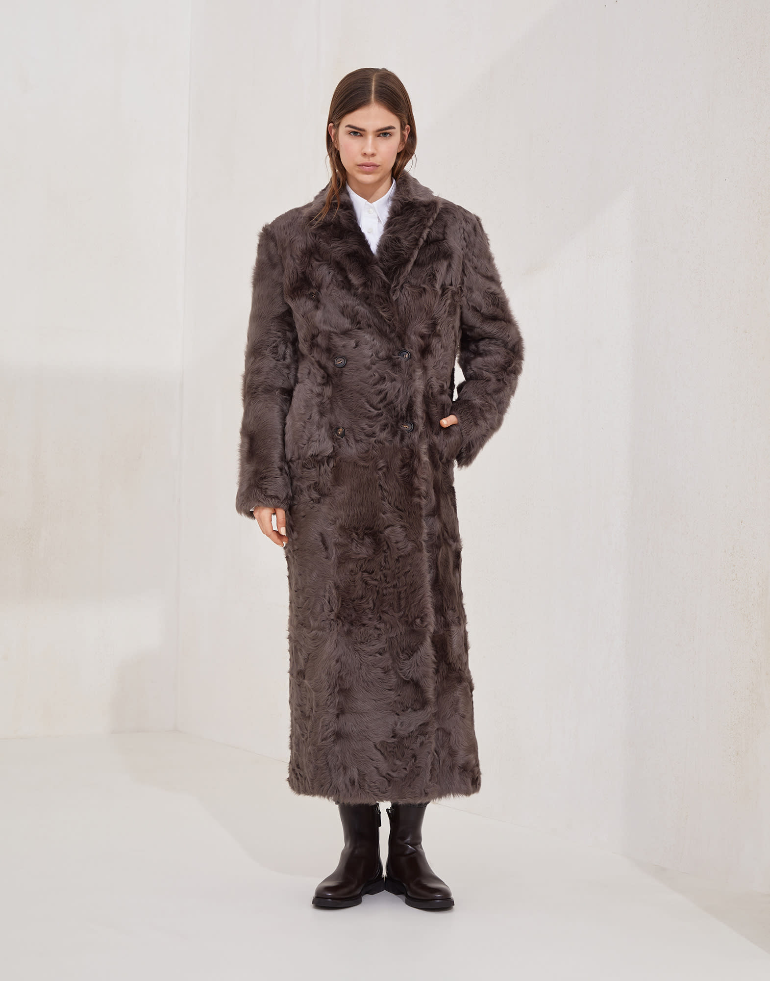 皮革 - 正面视角 - 正面观看 - 全屏观看