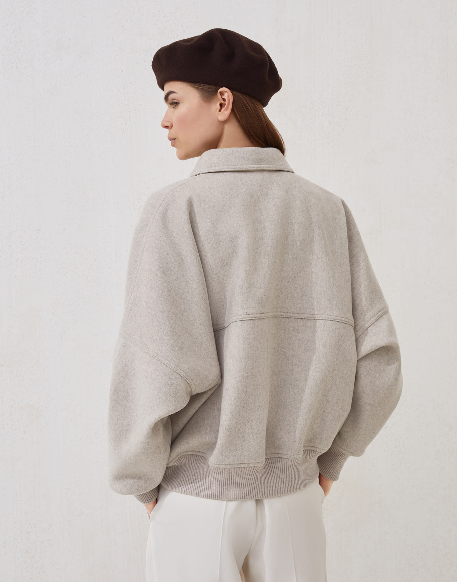 Outerwear - Vista trasera - Ver pantalla completa