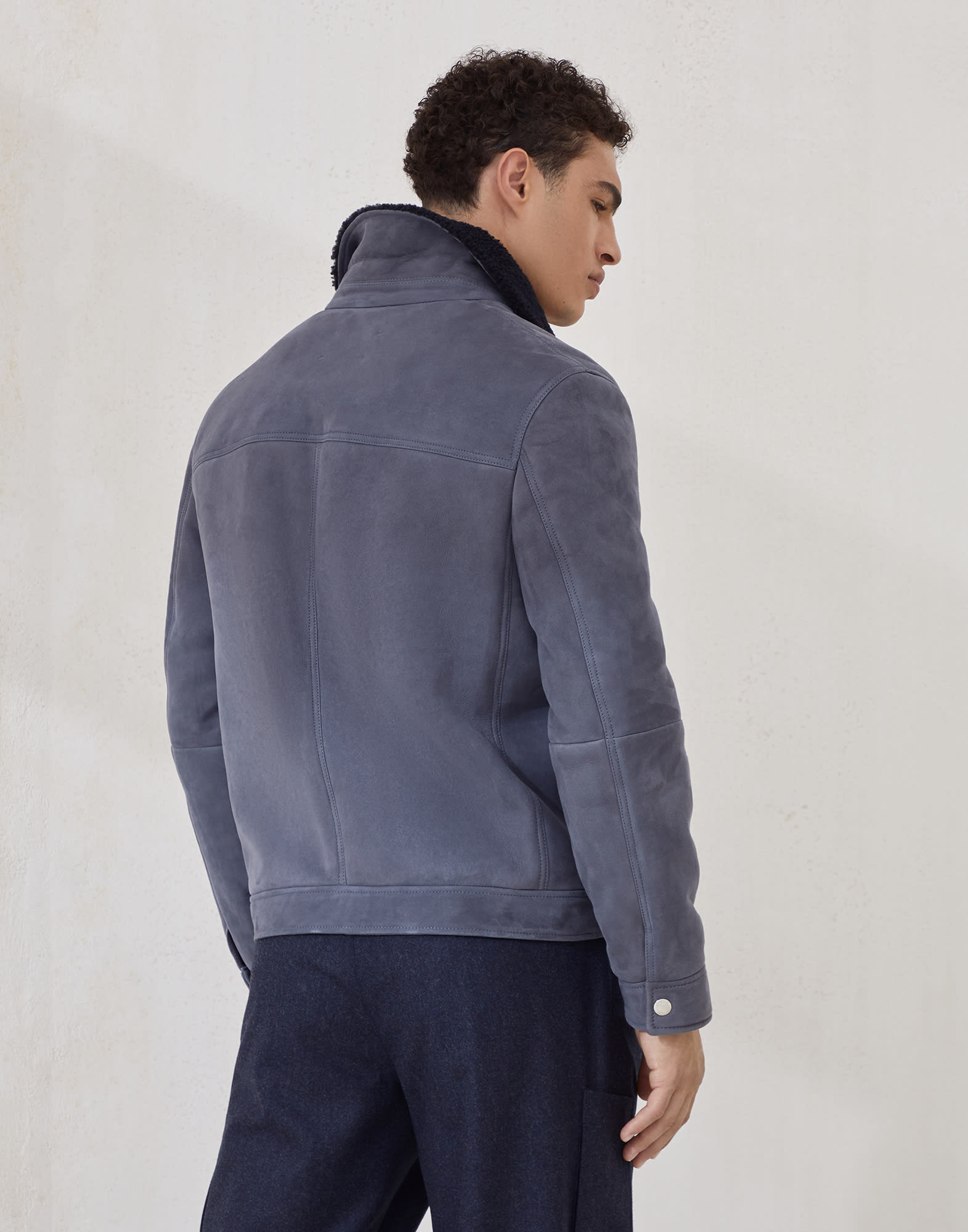 Leather - Back view - View Full Screen