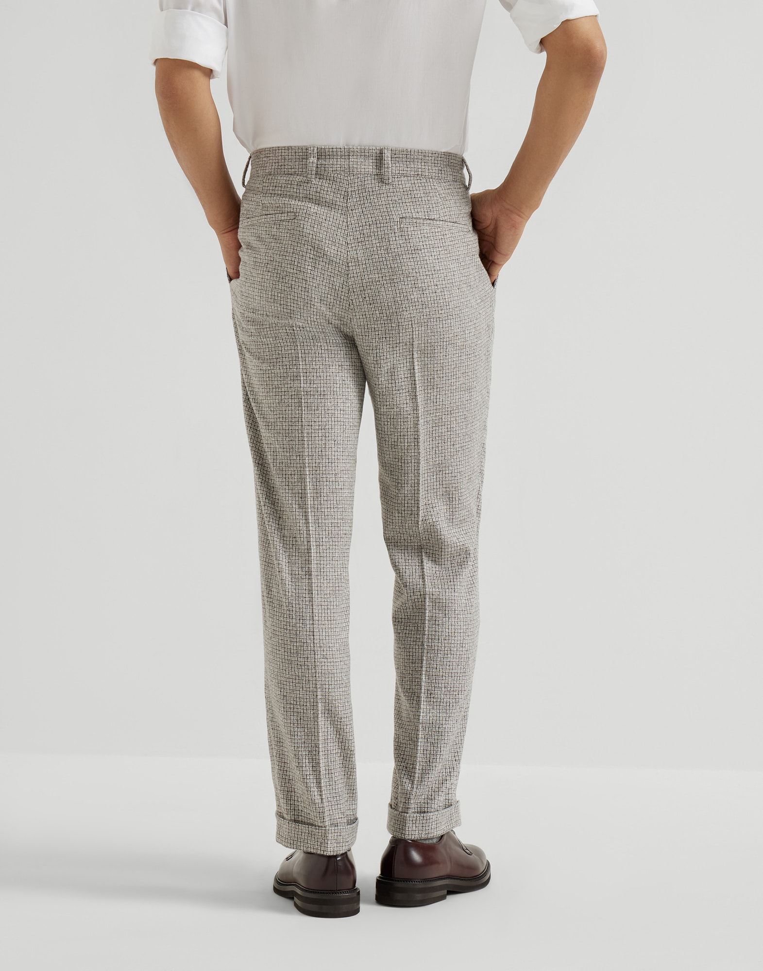 タック入り - 後ろ - 全画面表示