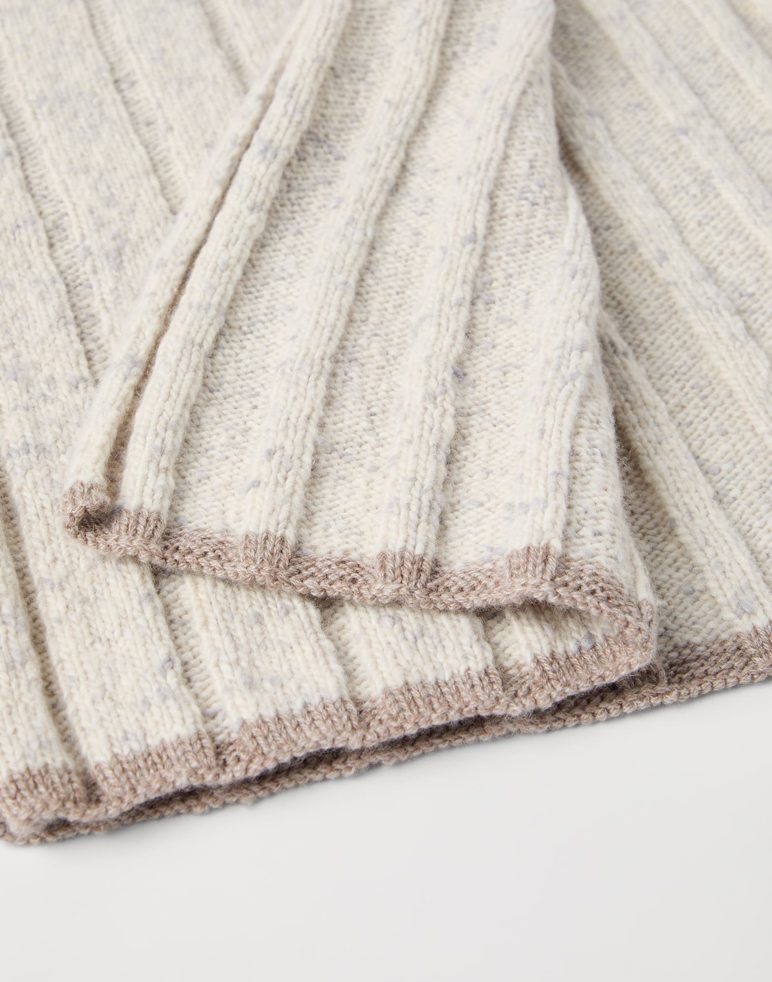 Solid Color - Detail view - View Full Screen