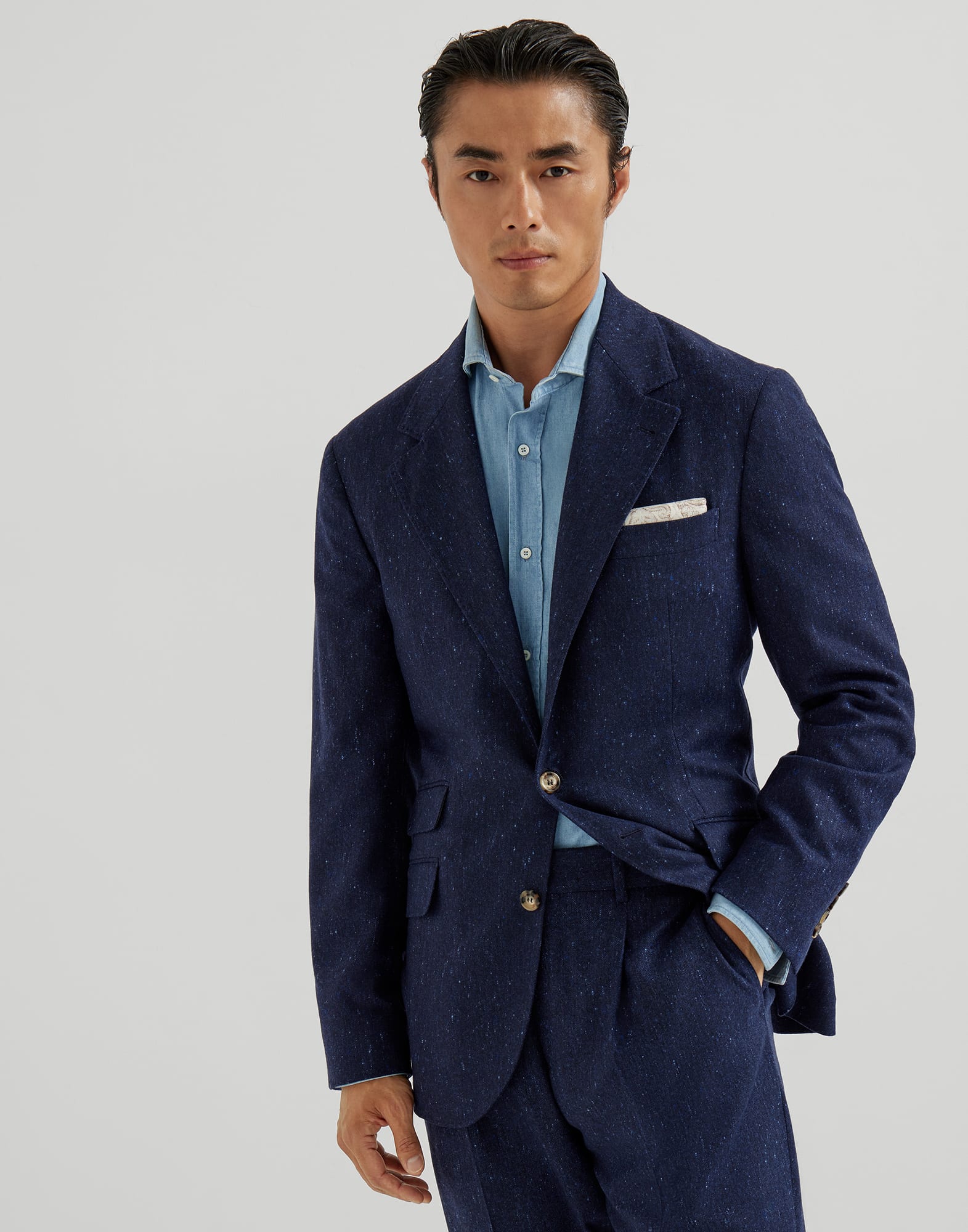 Однобортный пиджак - Вид спереди - Посмотреть во весь экран