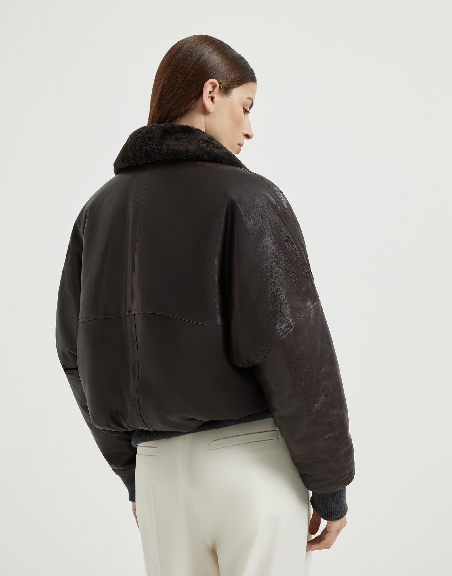 Leather - Back view - View Full Screen