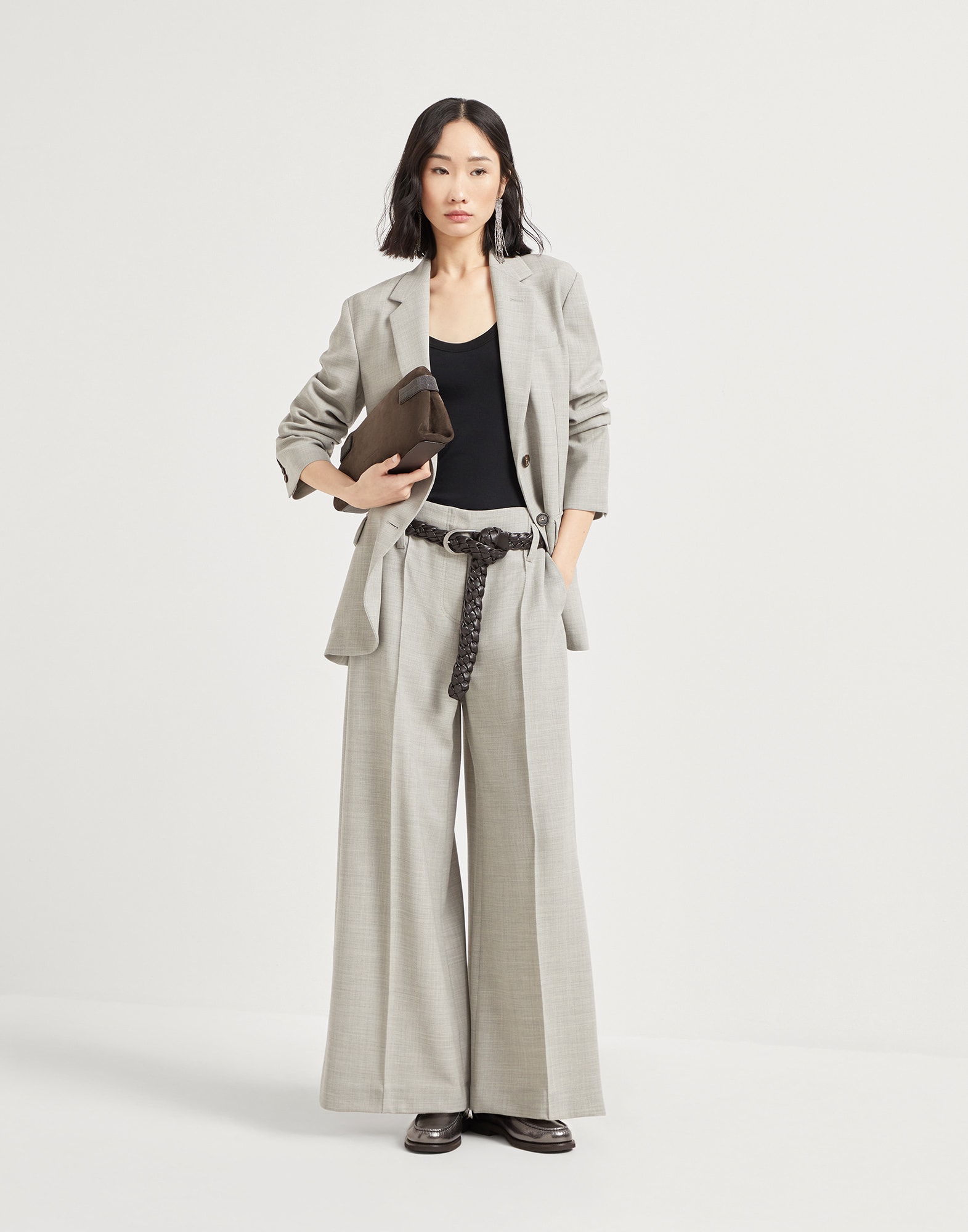 252WOUTFITCS15 image number 0