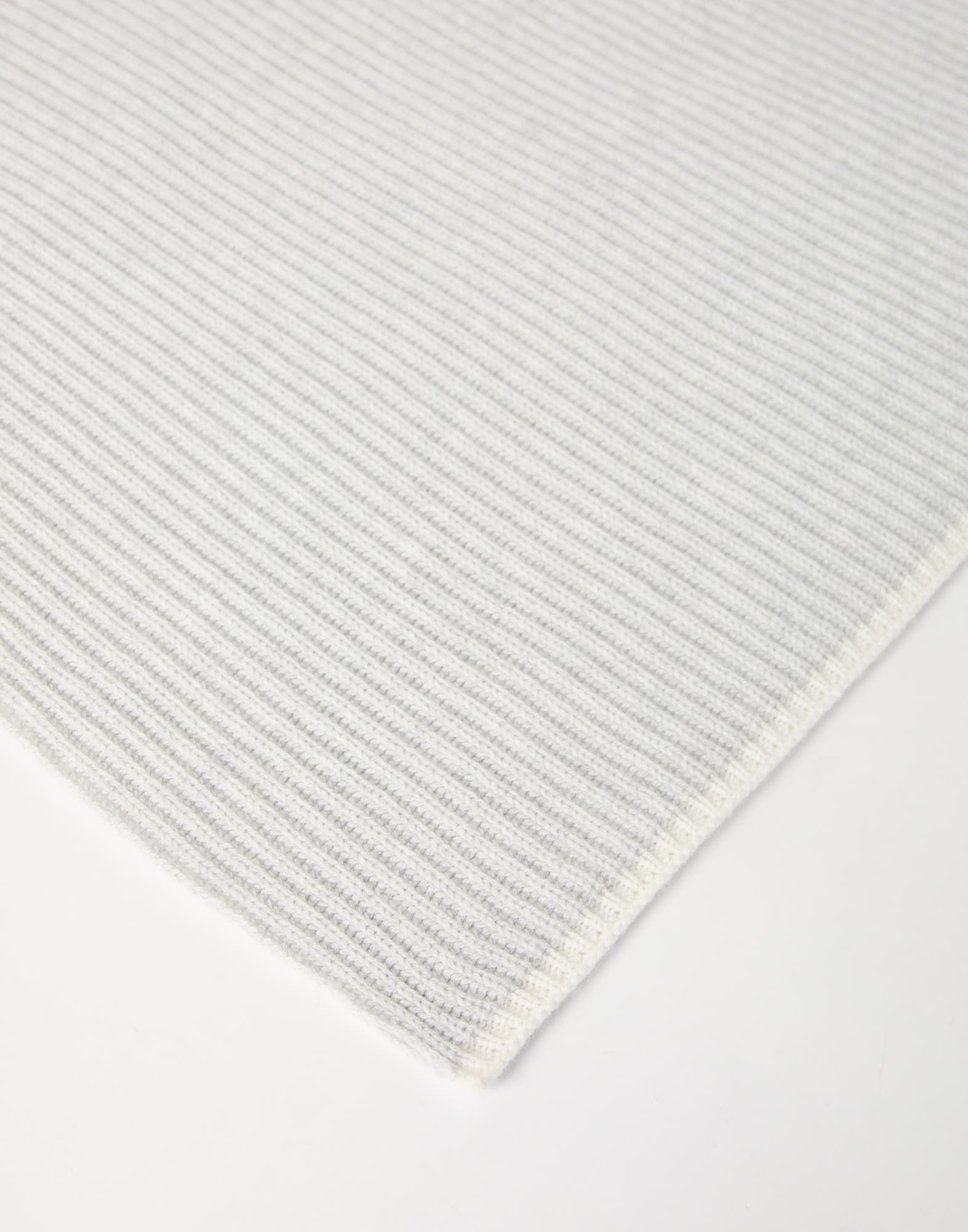 С узором - Вид сзади - Посмотреть во весь экран