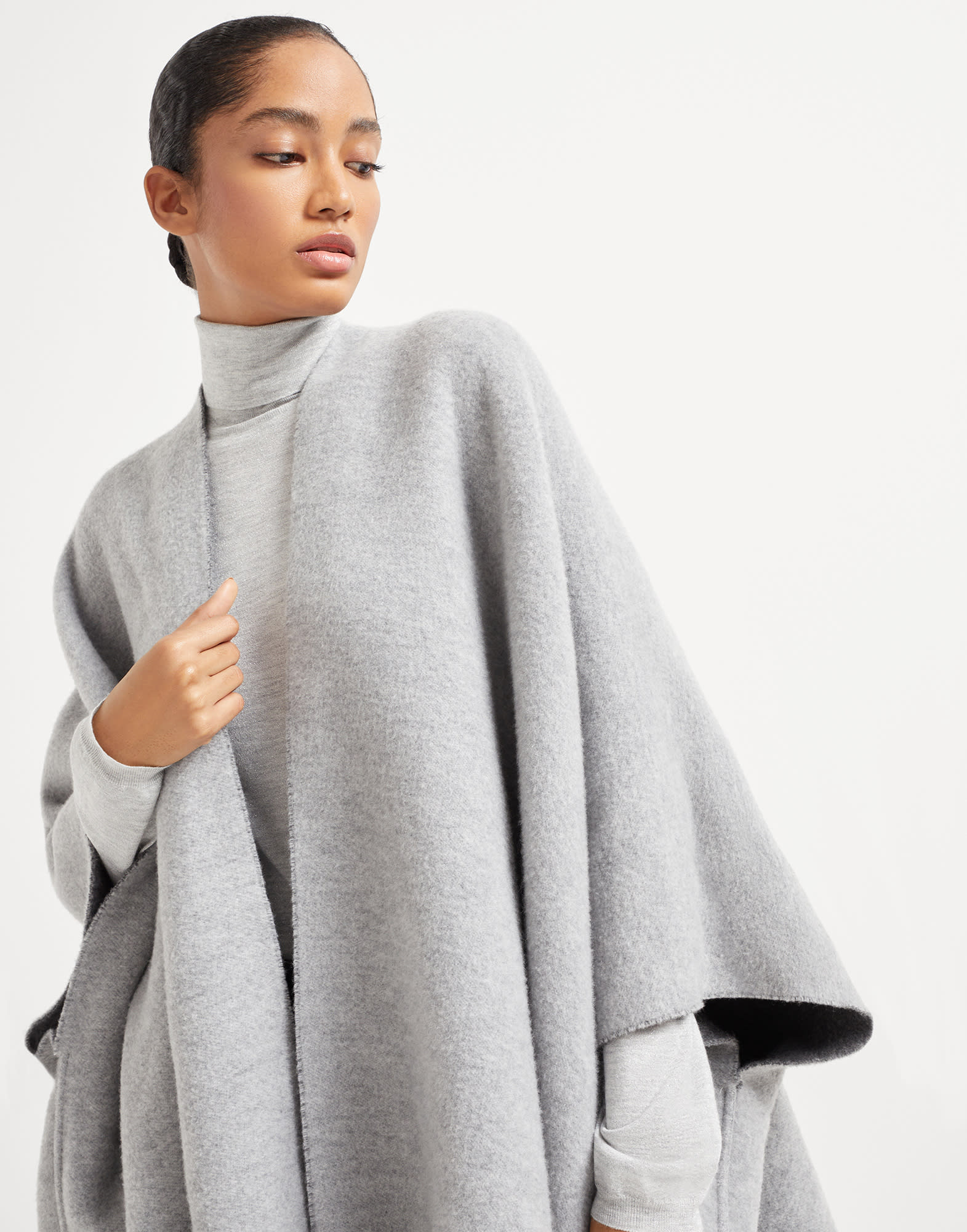 Knitted Poncho - Detail view - View Full Screen