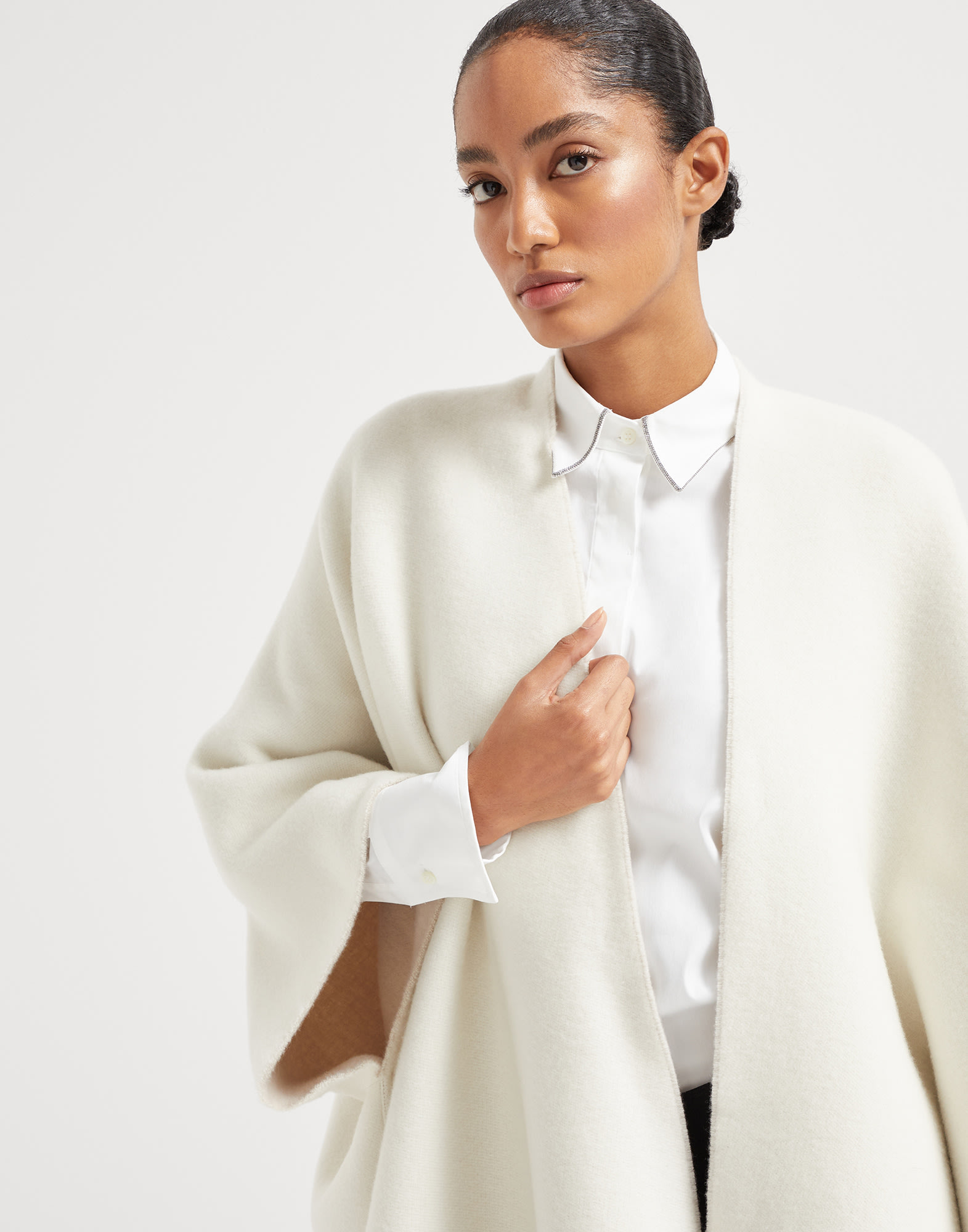 Knitted Poncho - Detail view - View Full Screen