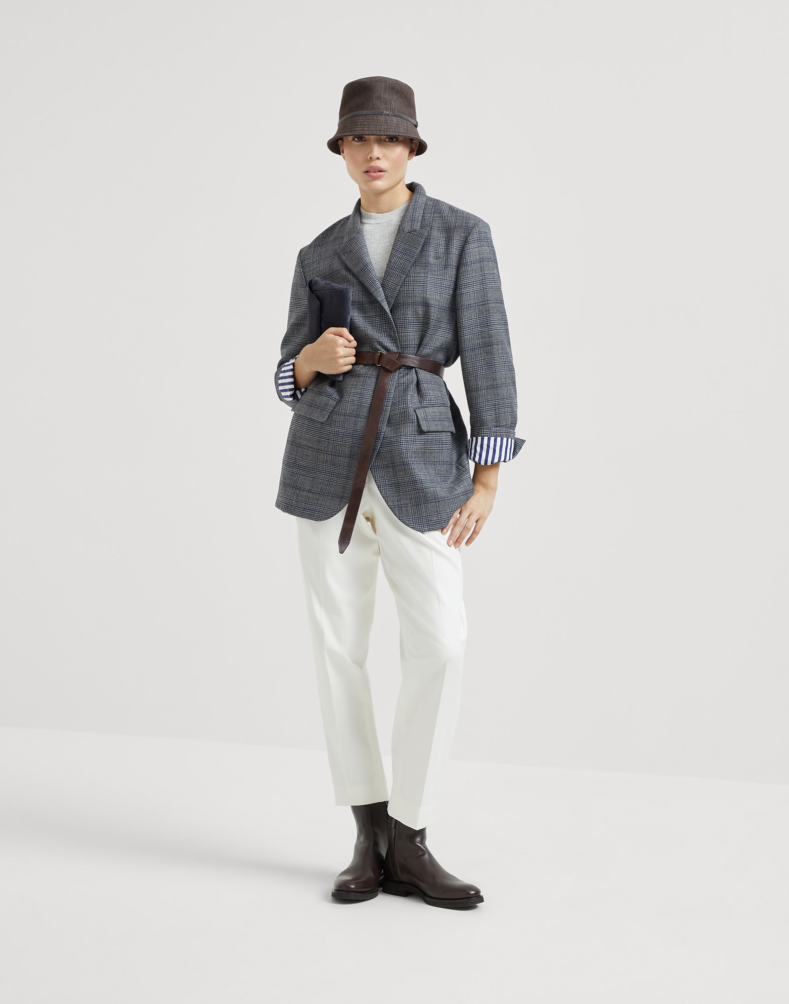 252WOUTFITCS60 image number 0