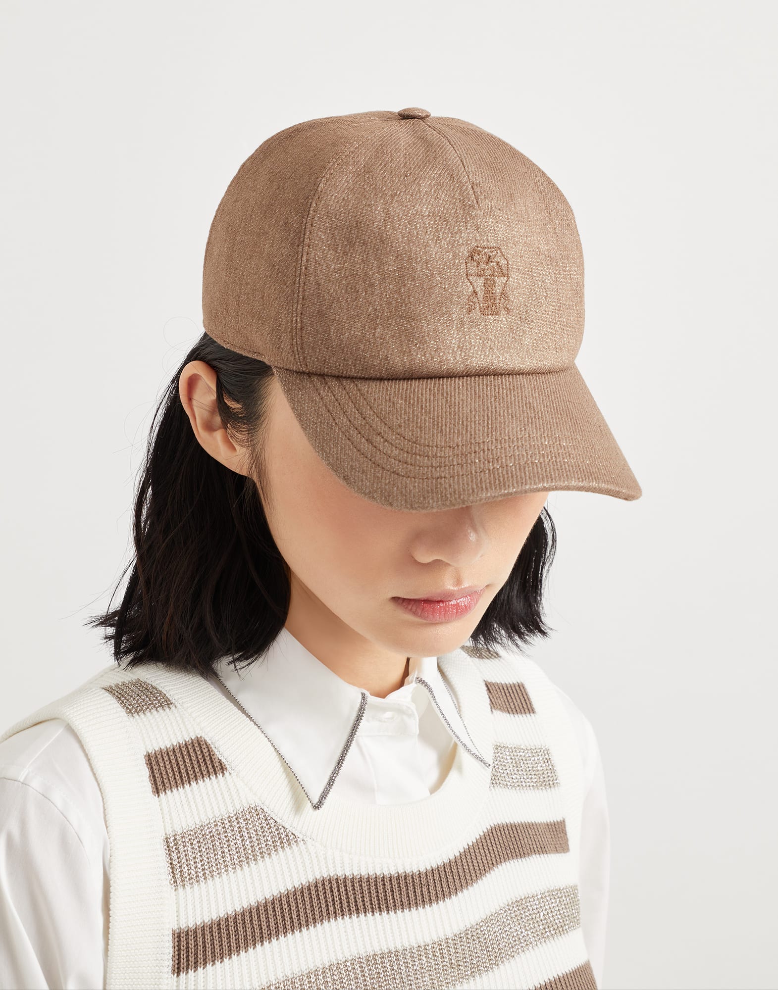 帽子 - 小编视角 - 正面观看 - 全屏观看