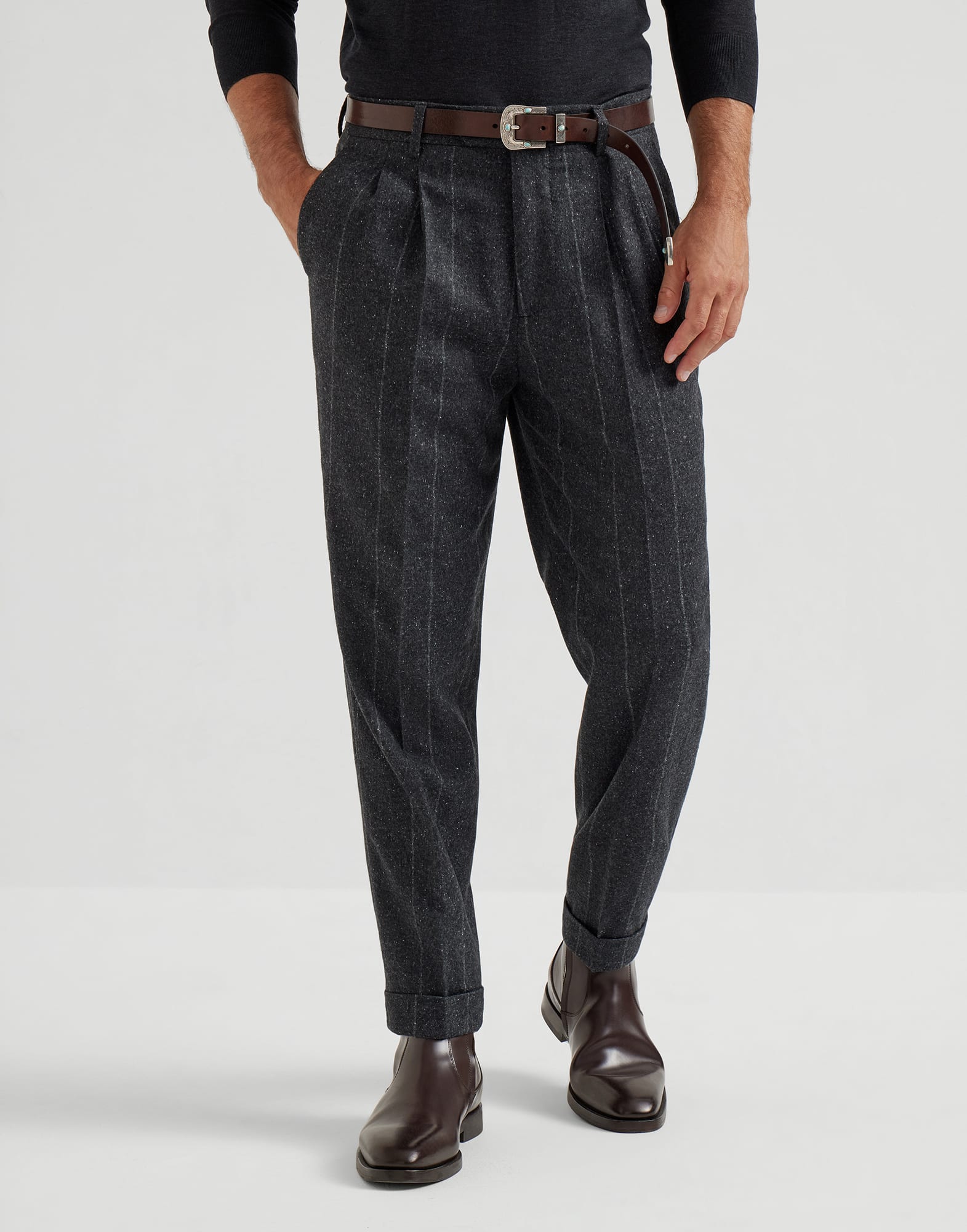 Брюки с защипами - Вид спереди - Посмотреть во весь экран