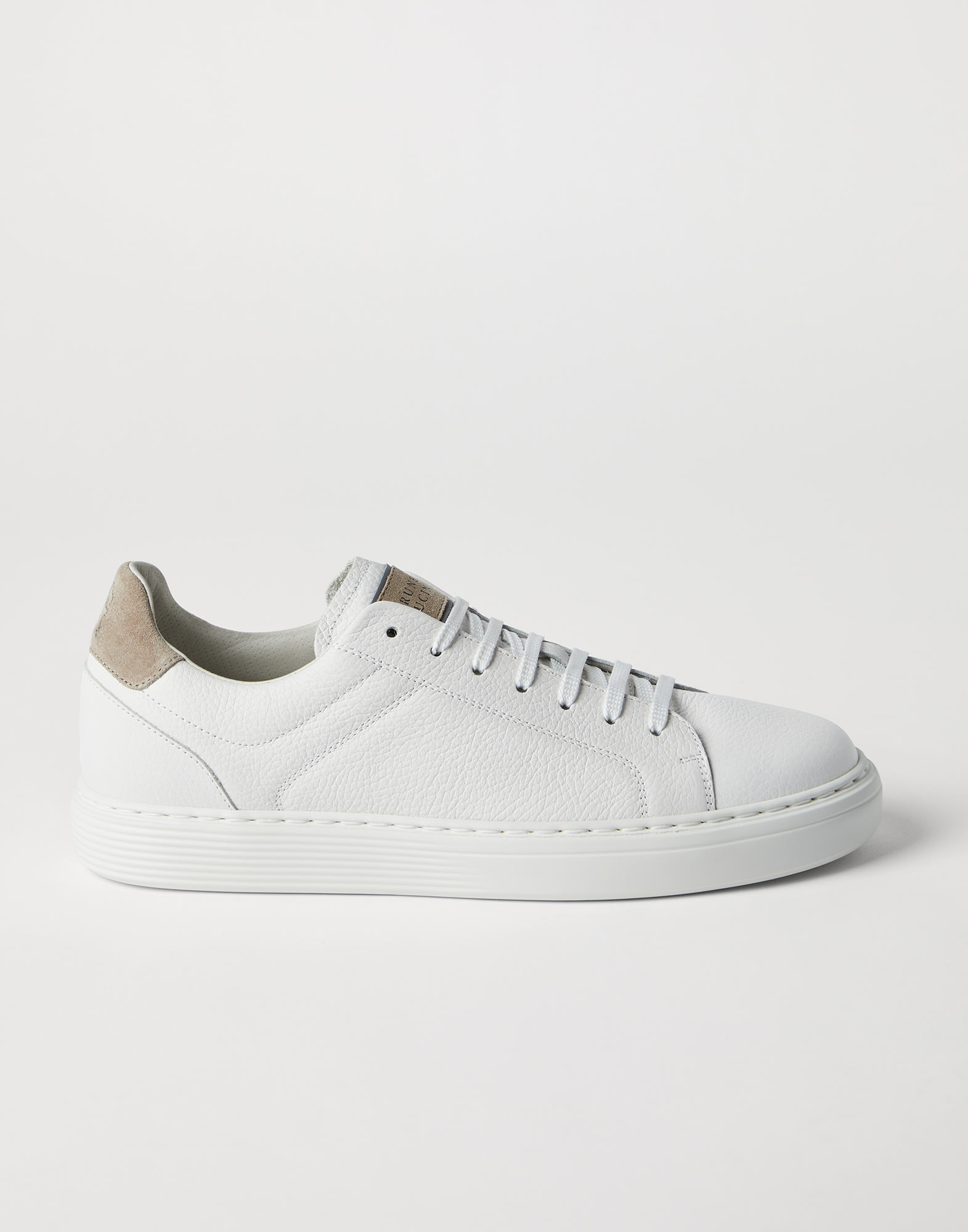 Sneakers - Full look - View Full Screen