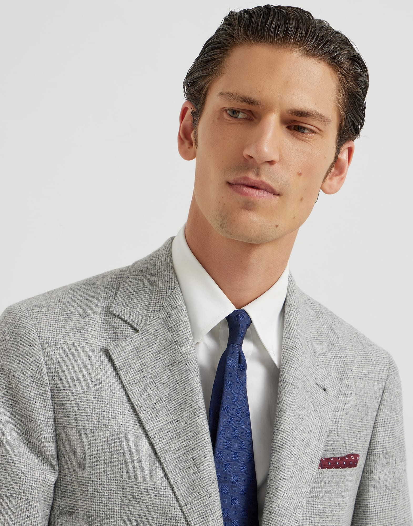 Cravate - Vue éditoriale - Afficher en plein écran