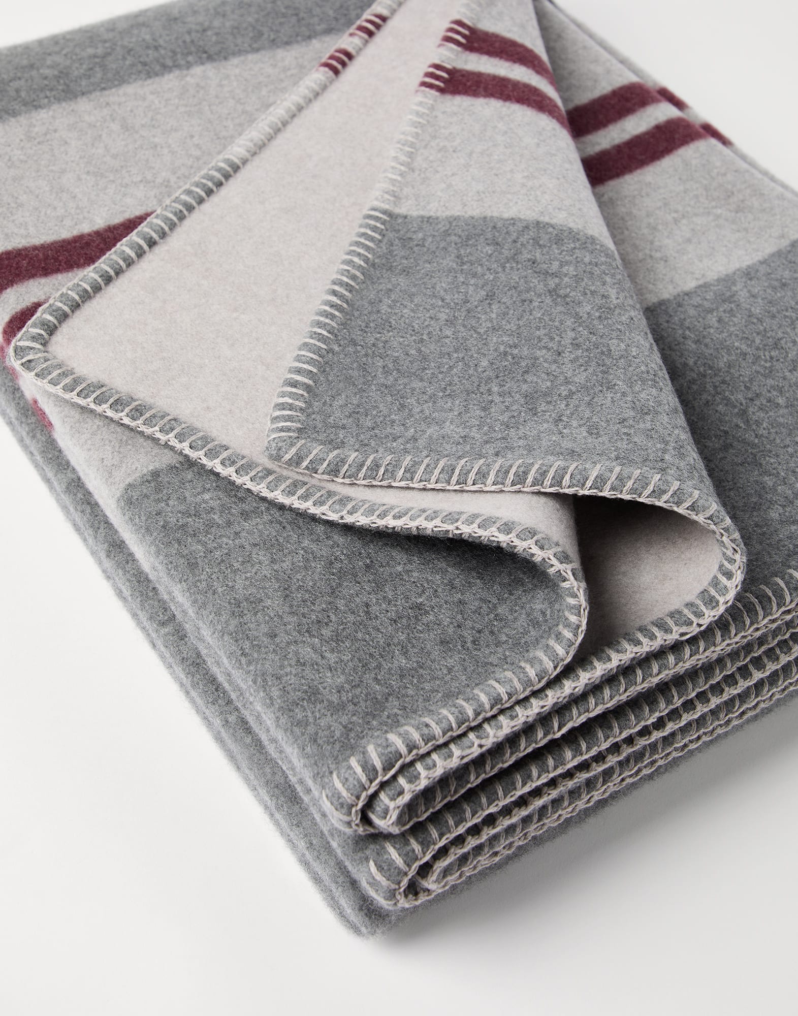 Cashmere Throw - Detail view - View Full Screen