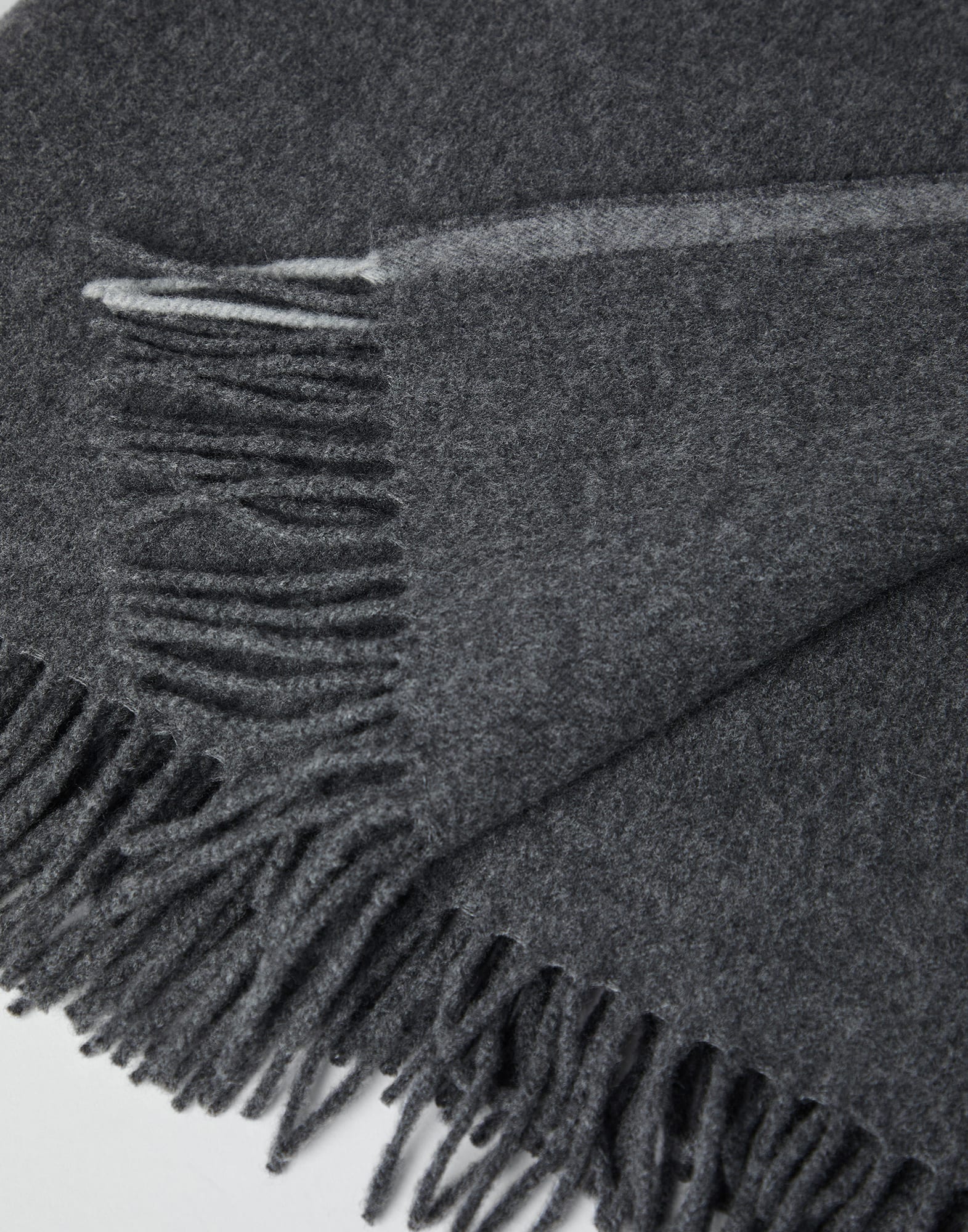 Cashmere Throw - Detail view - View Full Screen