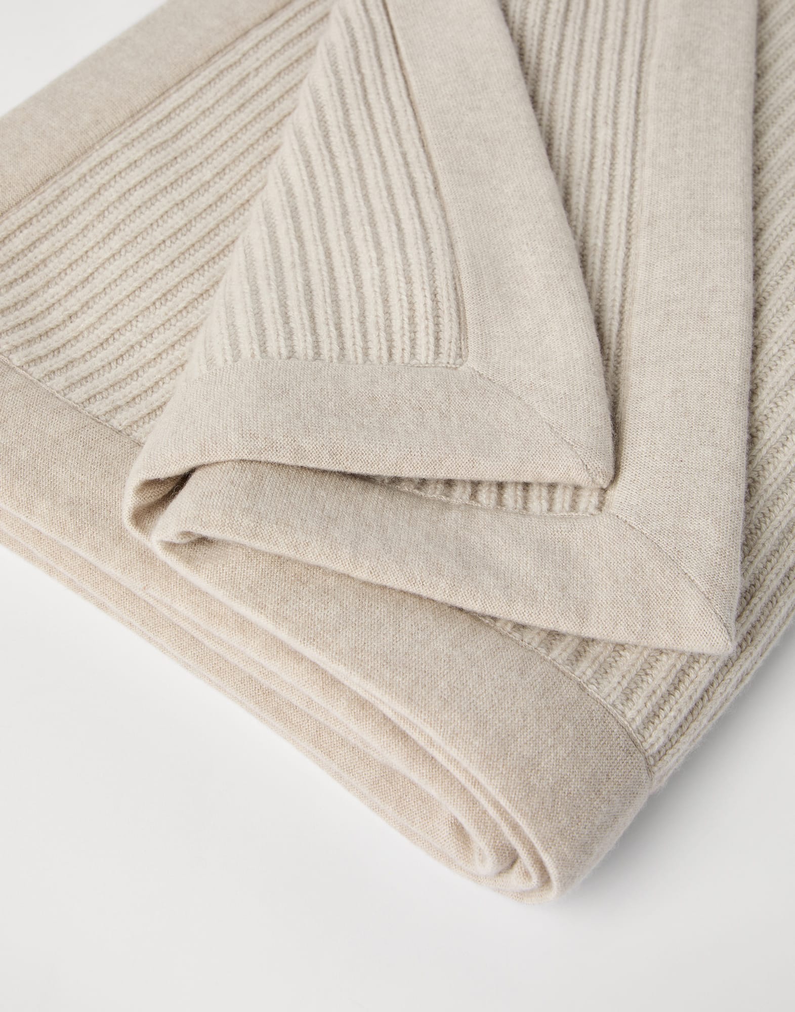 Knitted Throws & Blankets - Detail view - View Full Screen