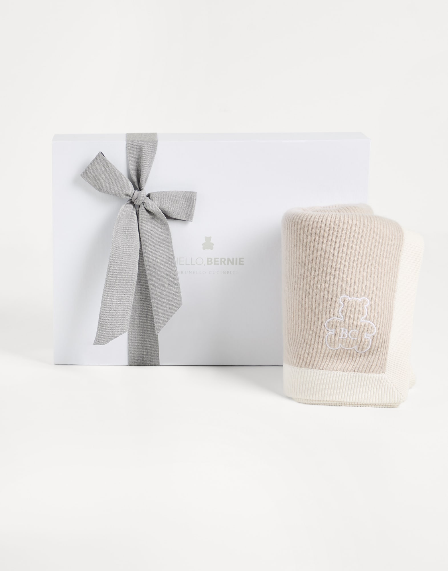 Blankets - Full look - View Full Screen