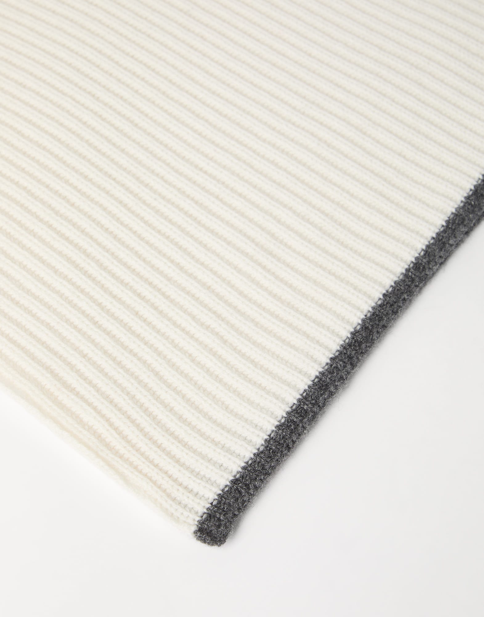 Patterned - Back view - View Full Screen