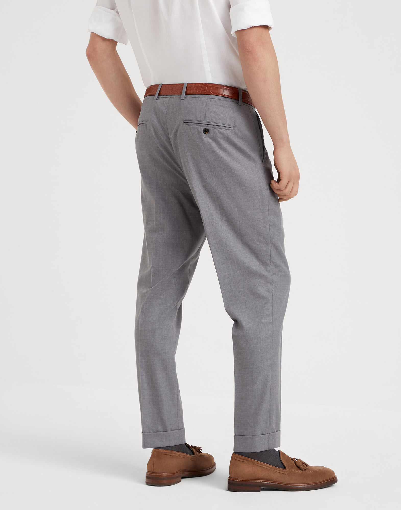 Брюки без защипов - Вид сзади - Посмотреть во весь экран