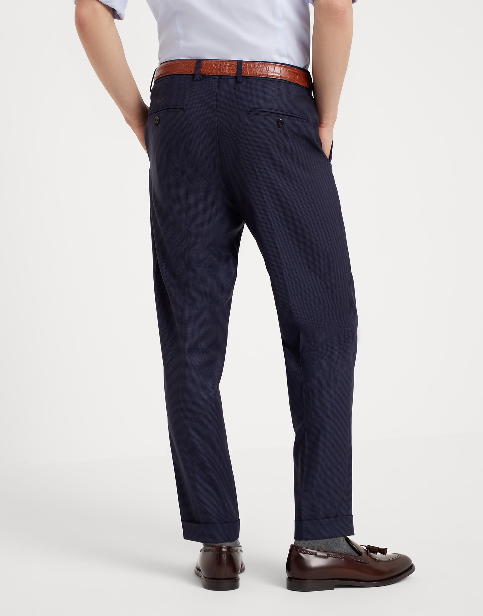 Брюки без защипов - Вид сзади - Посмотреть во весь экран