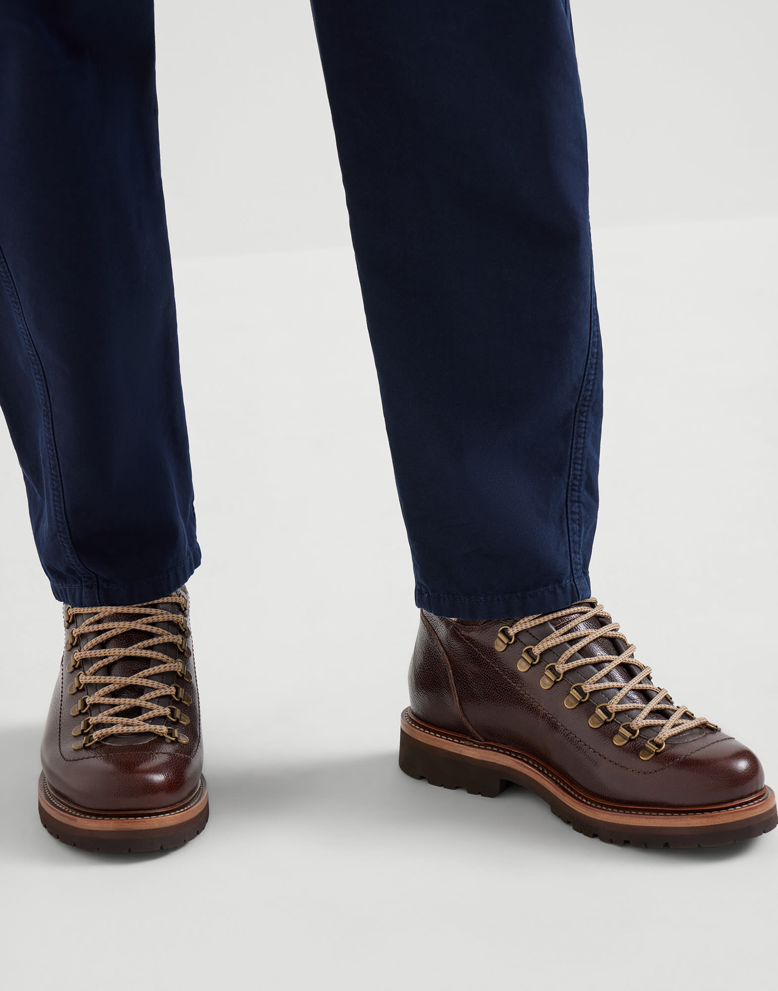 户外徒步鞋 - 小编视角 - 正面观看 - 全屏观看