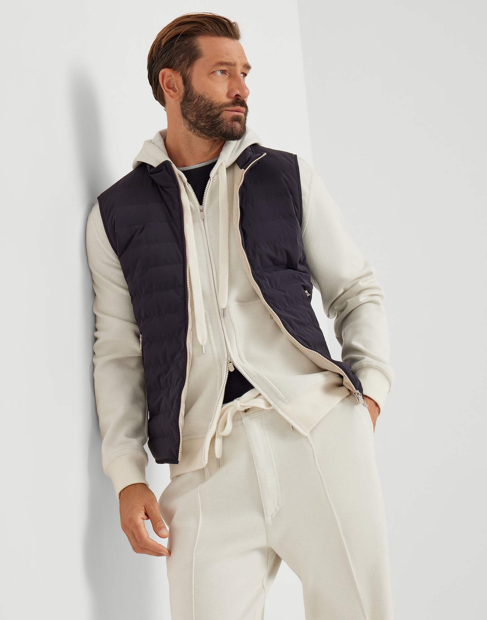 羽绒背心 - 小编视角 - 正面观看 - 全屏观看