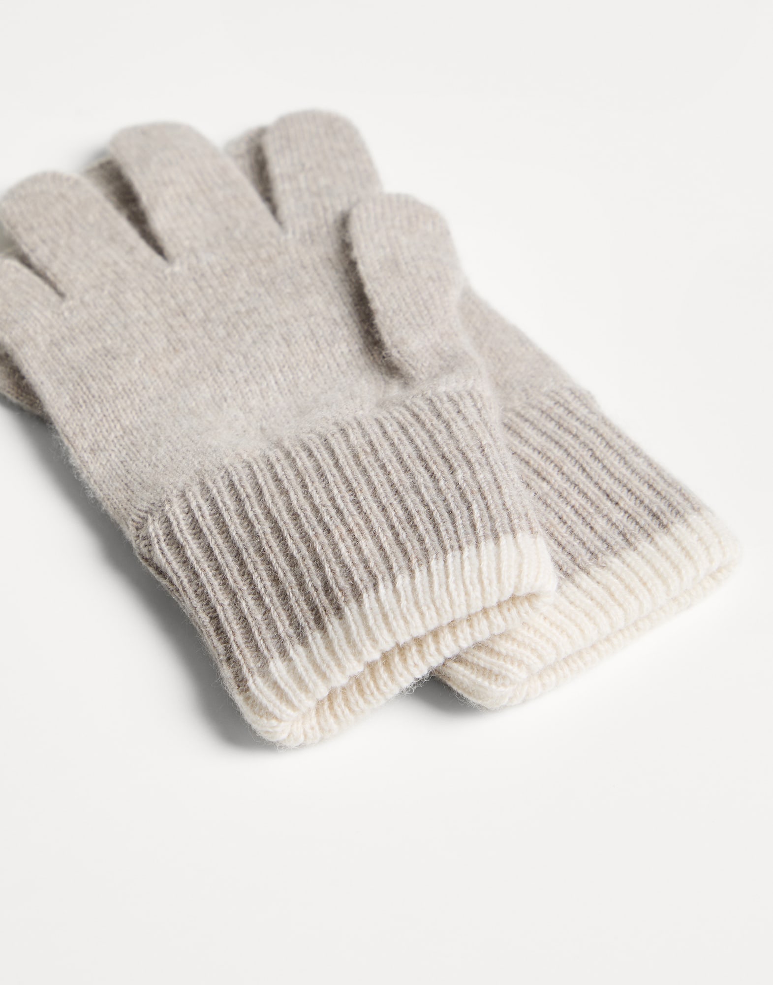 Перчатки и шарфы - Детальный вид - Посмотреть во весь экран