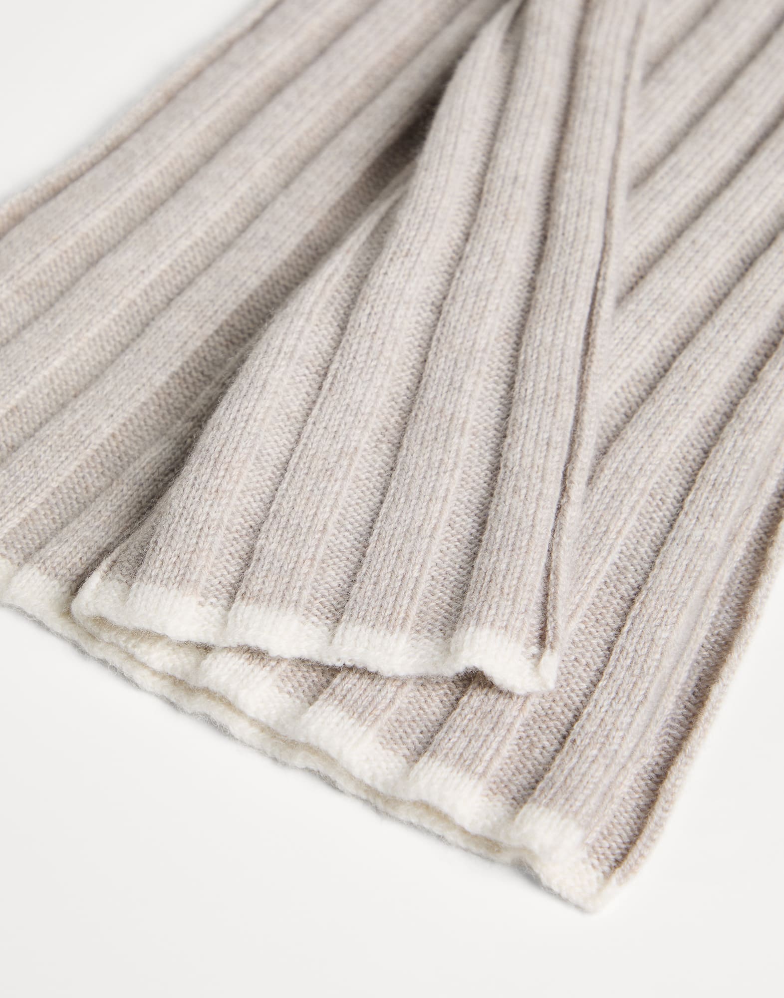 Gloves & Scarves - Detail view - View Full Screen