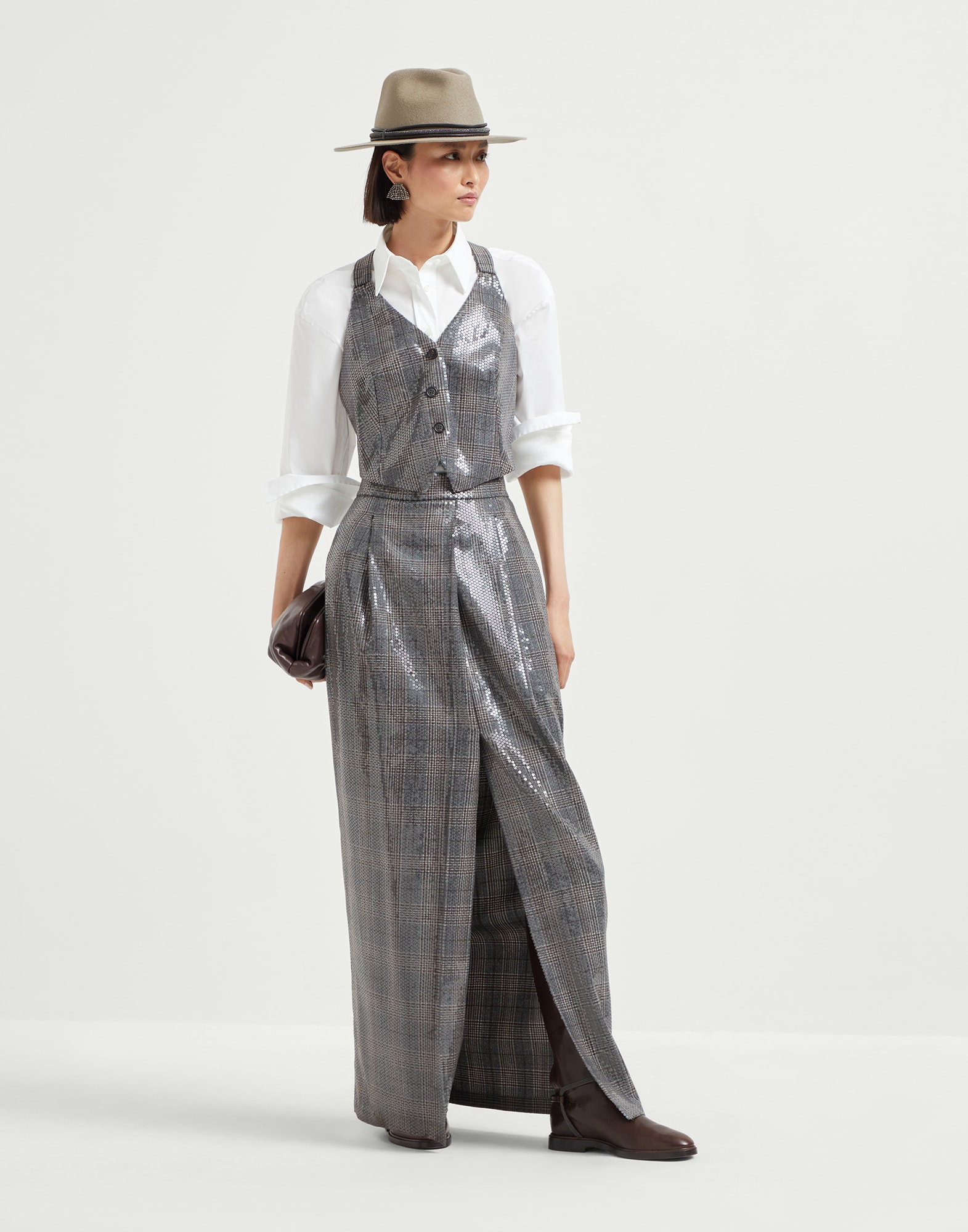 252WOUTFITCS138 image number 0