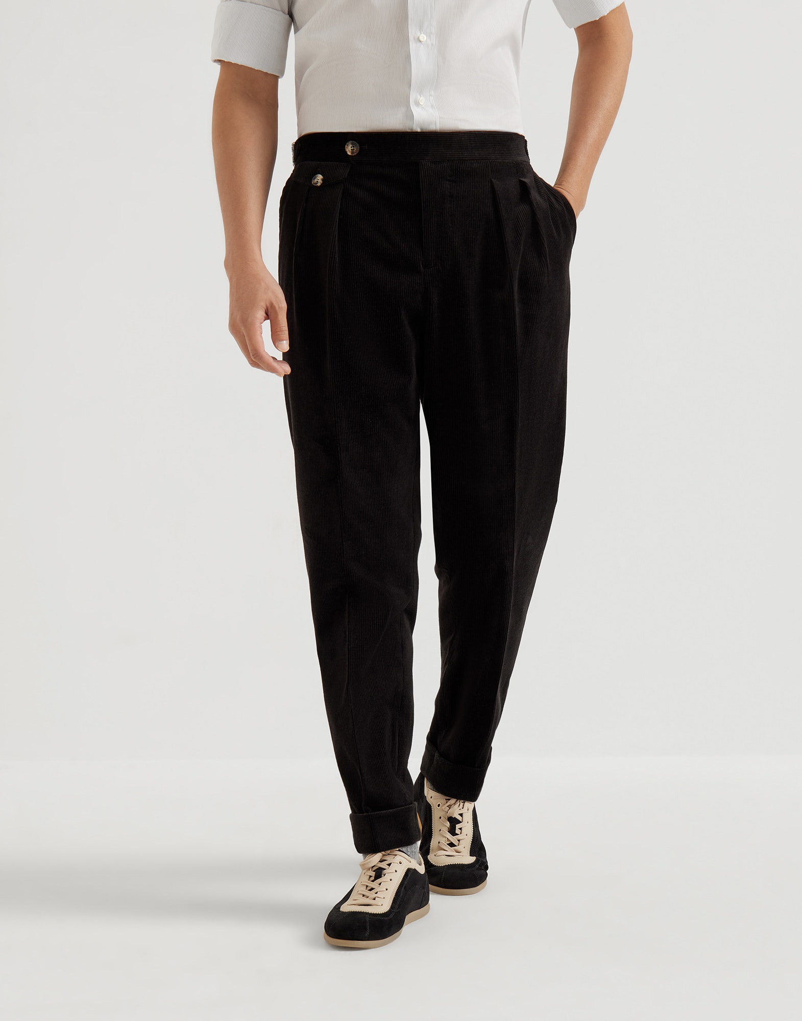 Trousers with double pleats and tabs