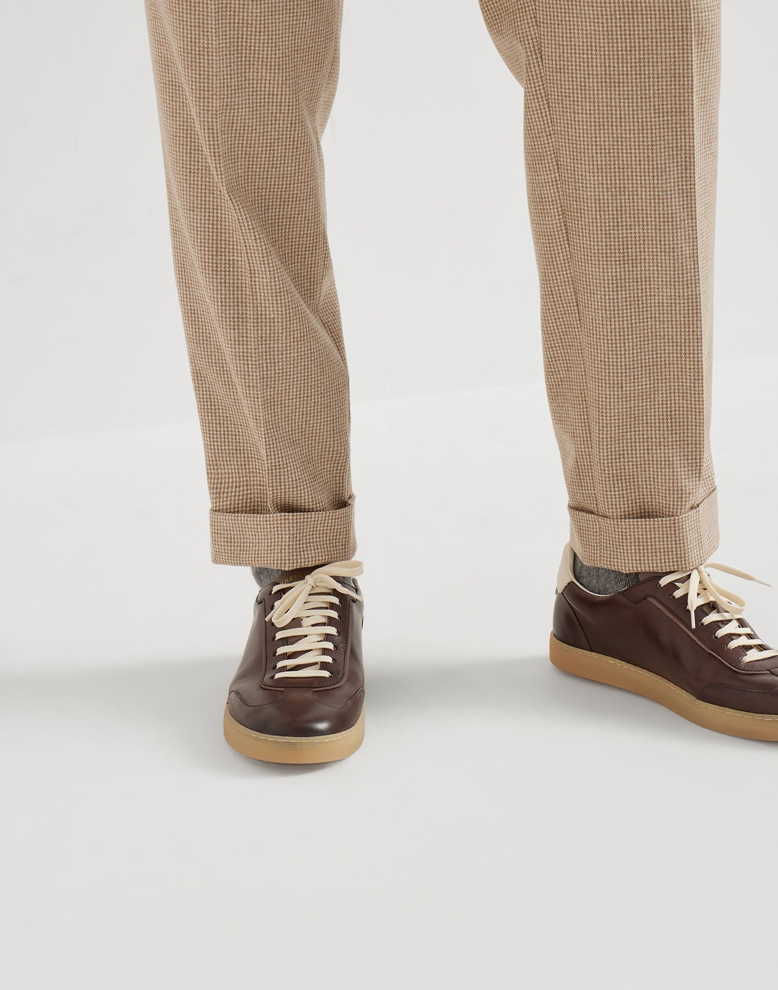 スニーカー - エディトリアル - 全画面表示