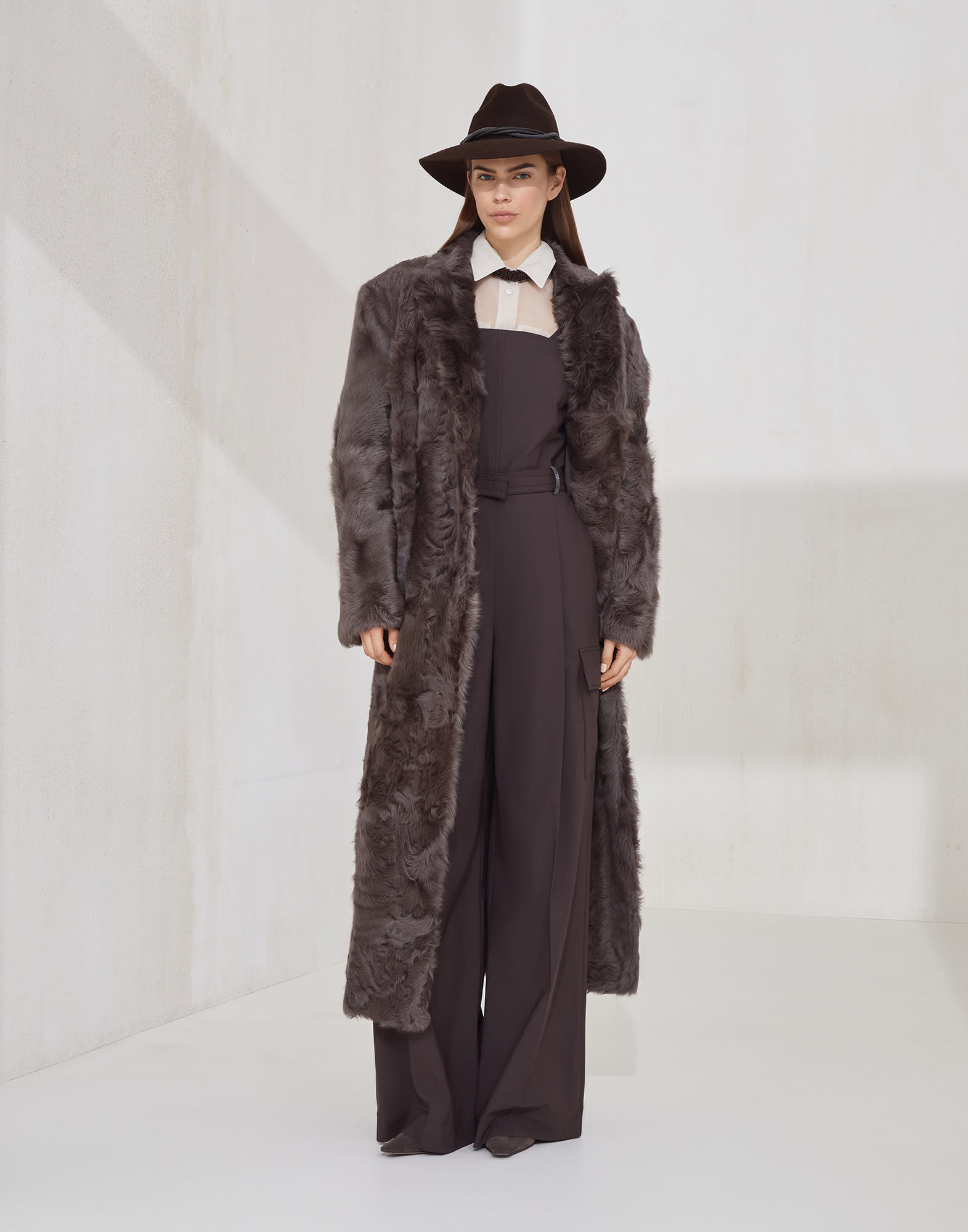 252WOUTFITCS114 image number 0