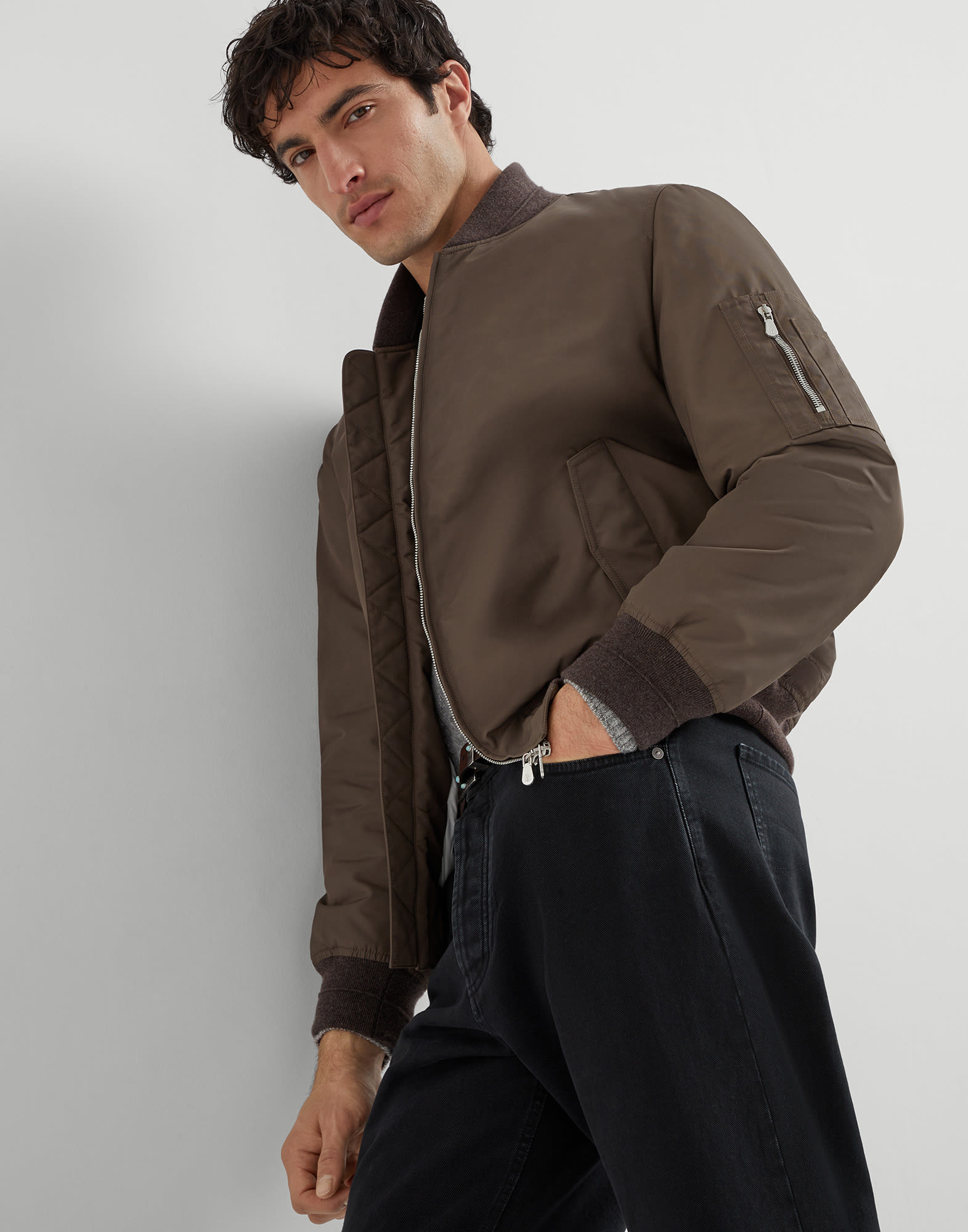 飞行夹克 - 小编视角 - 正面观看 - 全屏观看