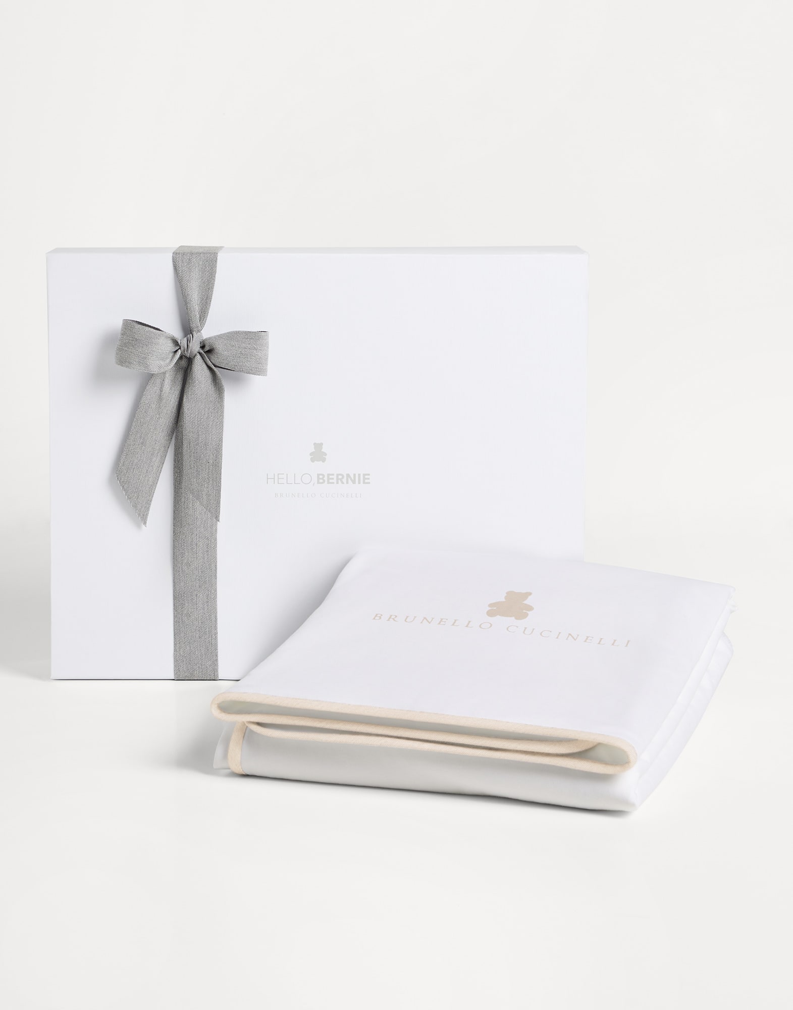 Blankets - Full look - View Full Screen